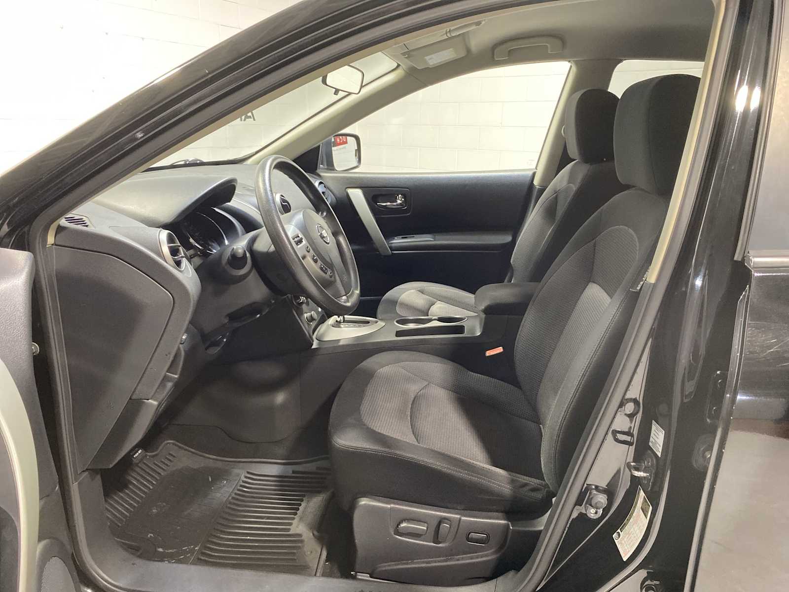 Thumbnail: 2011 Nissan Rogue - 2