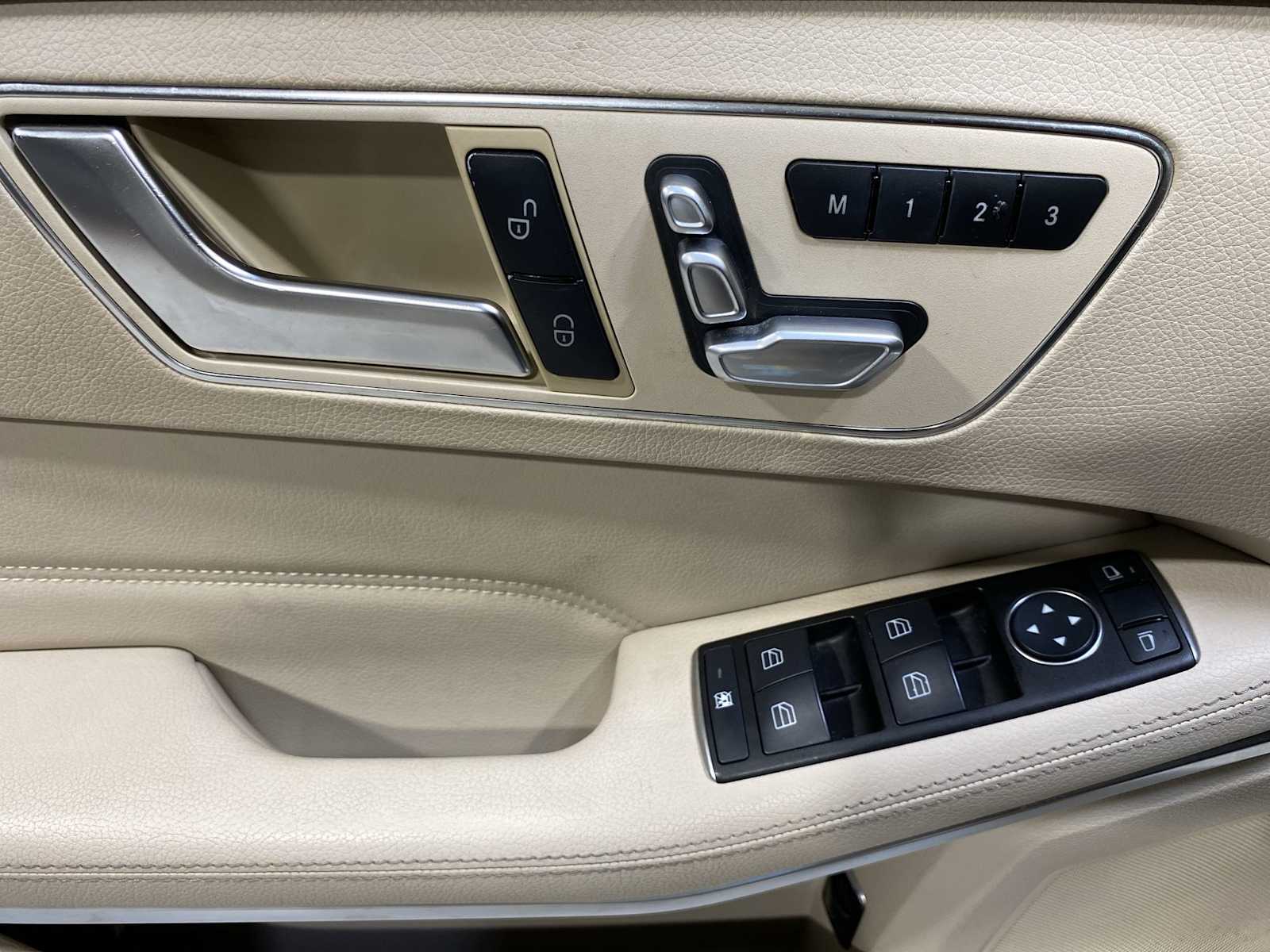 Thumbnail: 2014 Mercedes-Benz E-Class - 23