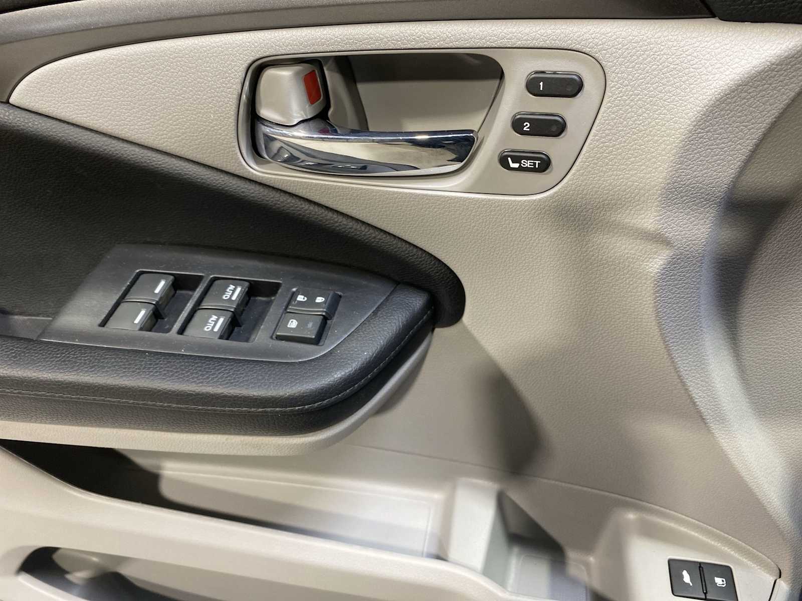 Thumbnail: 2019 Honda Pilot - 23