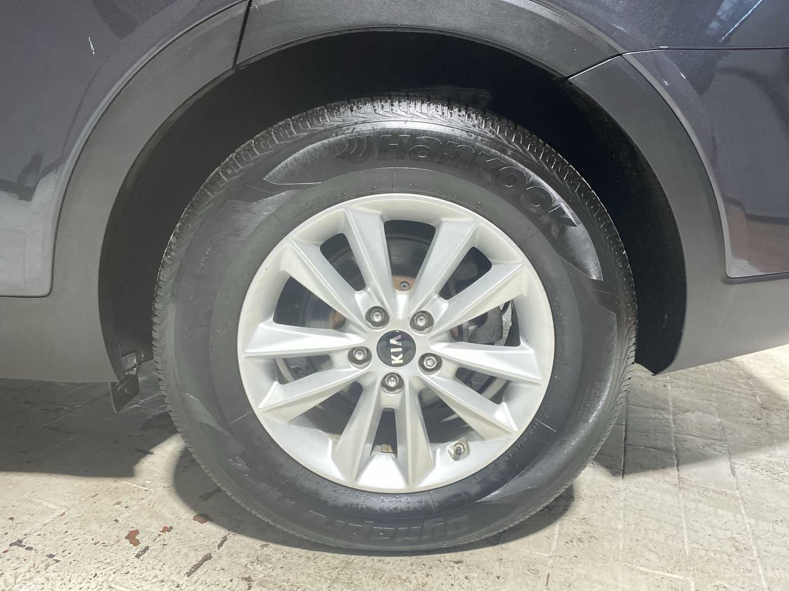 Thumbnail: 2019 Kia Sorento - 8