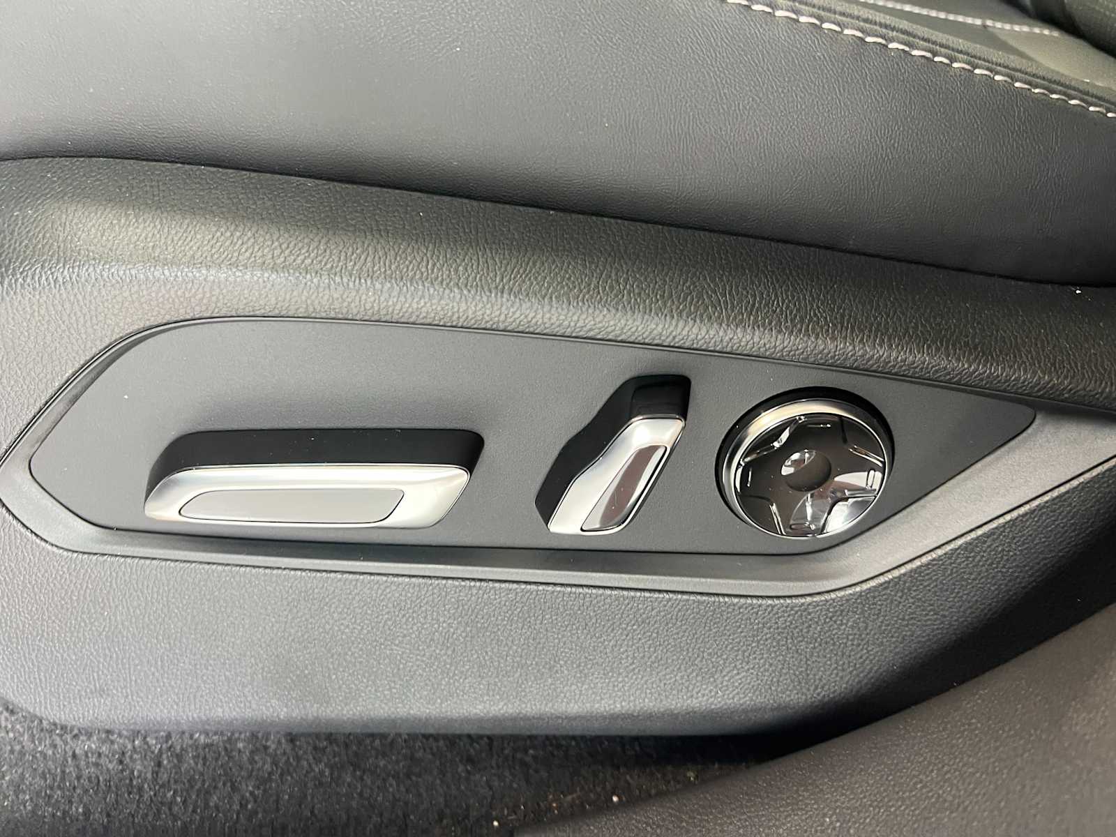 Thumbnail: 2026 Acura RDX - 17