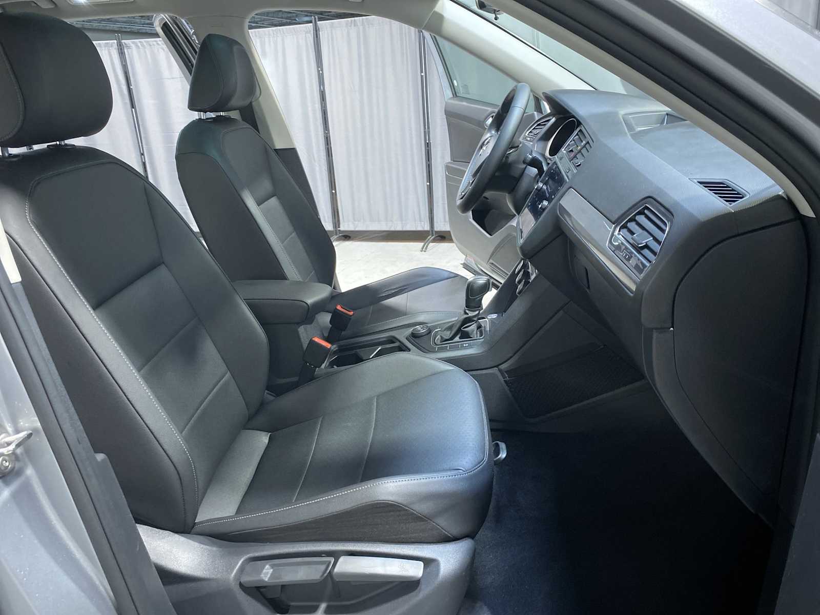 Thumbnail: 2020 Volkswagen Tiguan - 14