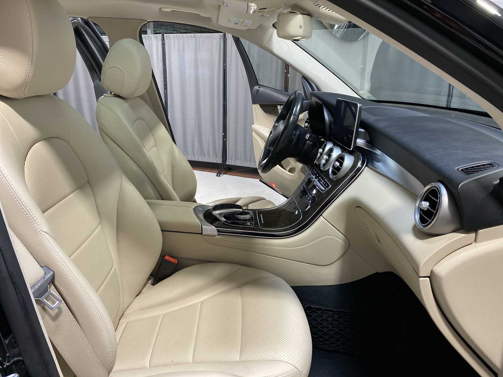 2016 Mercedes-Benz GLC 300 14