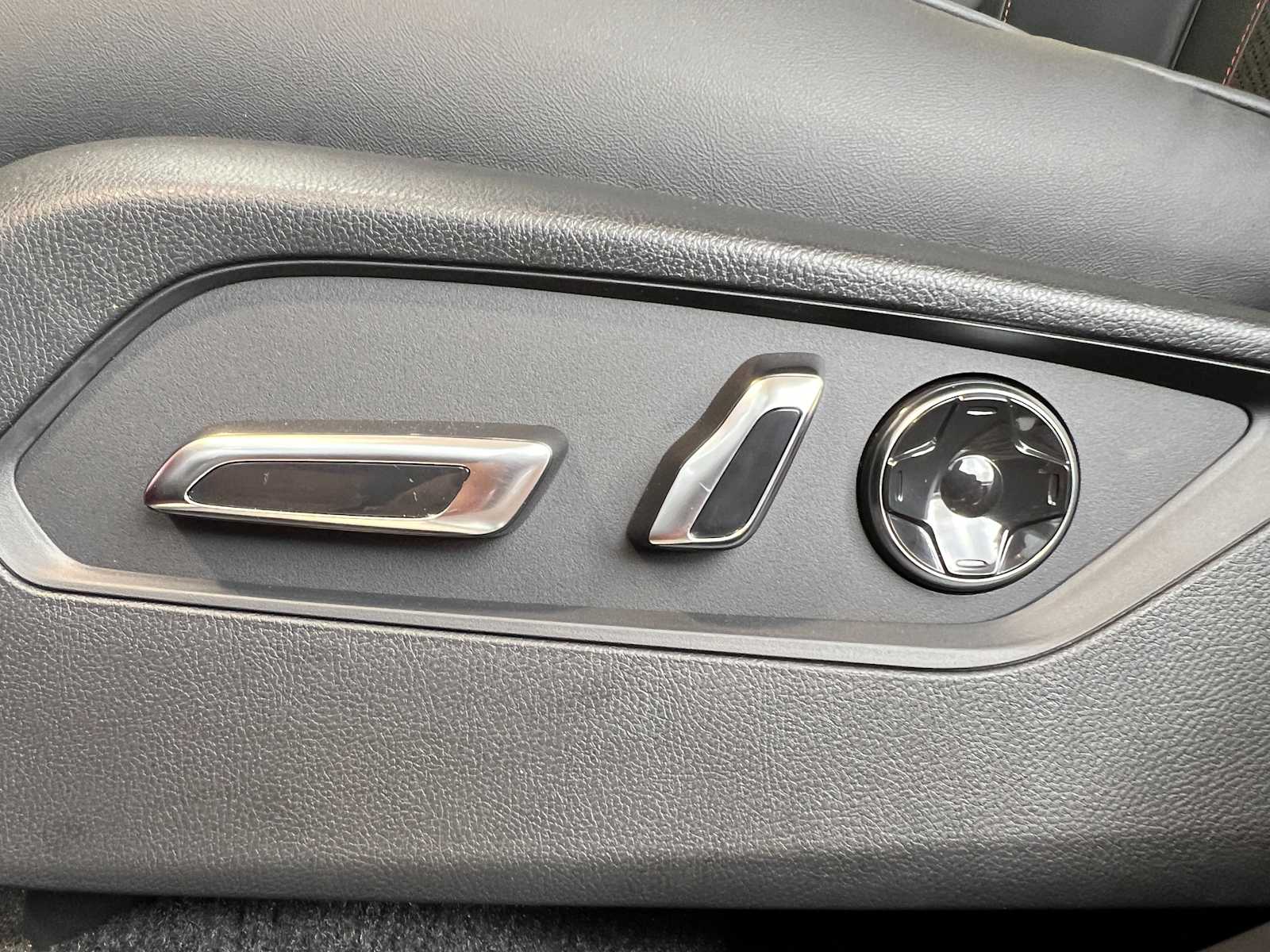 Thumbnail: 2026 Acura RDX - 19