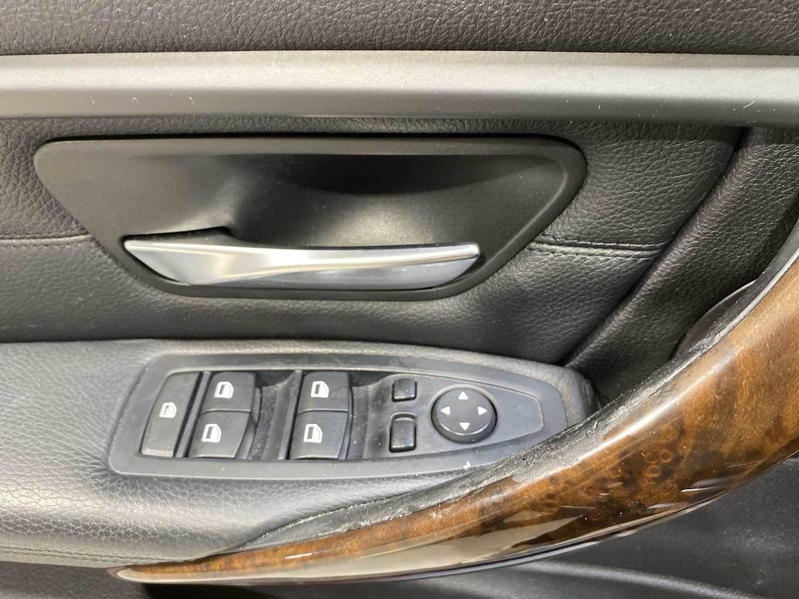 Thumbnail: 2013 BMW 3 Series - 23