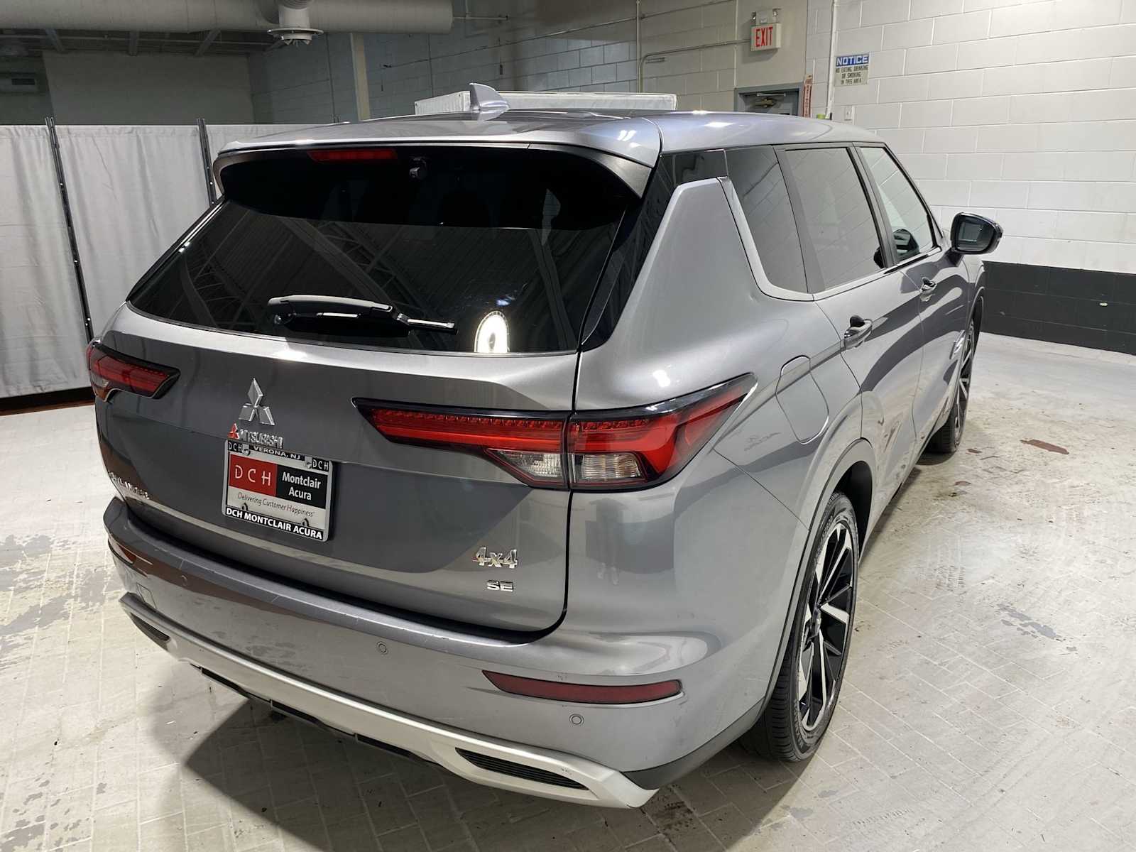 Thumbnail: 2022 Mitsubishi Outlander - 26