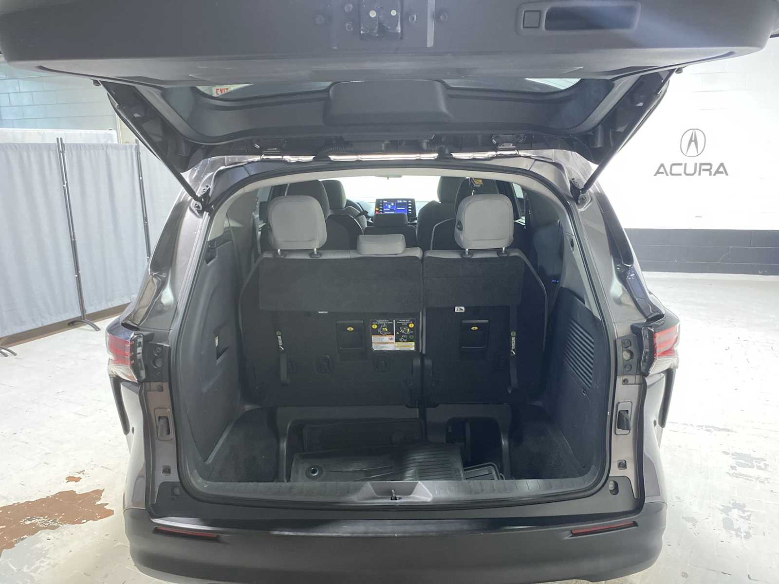 Thumbnail: 2021 Toyota Sienna - 19