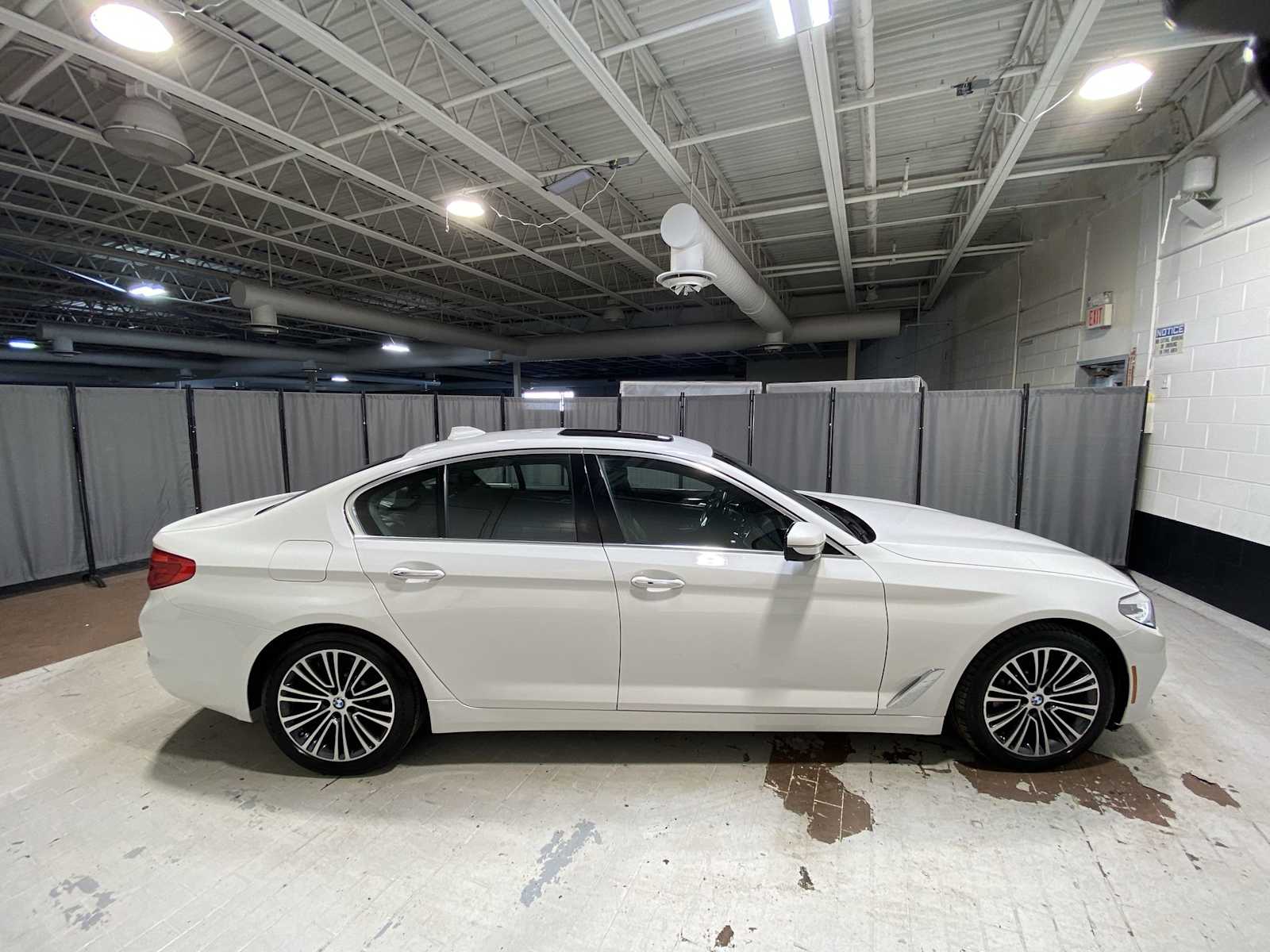 Thumbnail: 2017 BMW 5 Series - 27