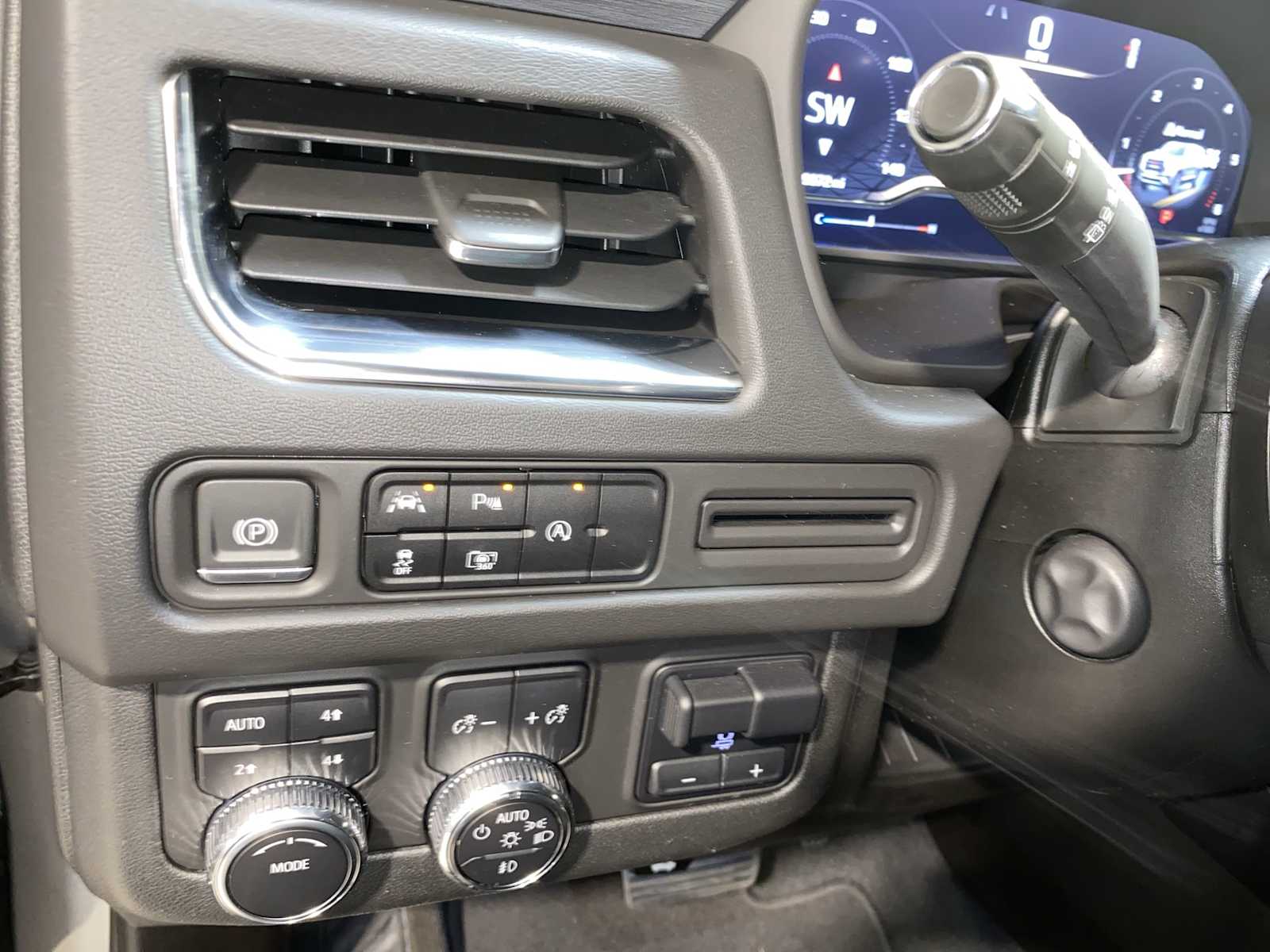 Thumbnail: 2023 GMC Yukon - 24