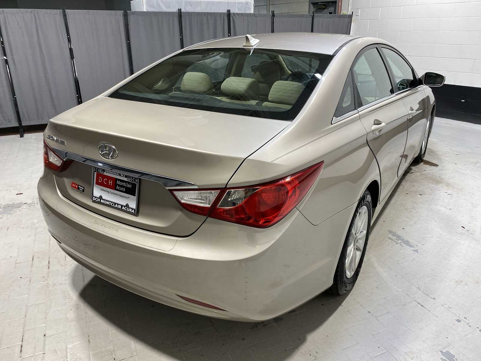 Thumbnail: 2011 Hyundai Sonata - 26
