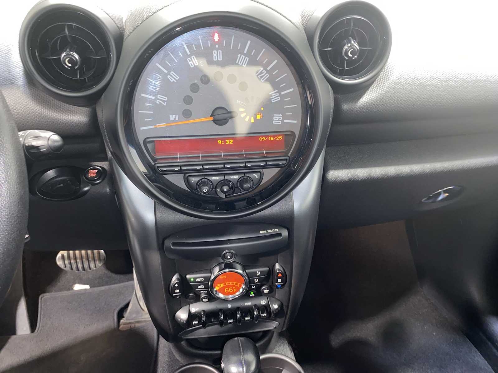 Thumbnail: 2016 MINI Cooper Countryman - 16