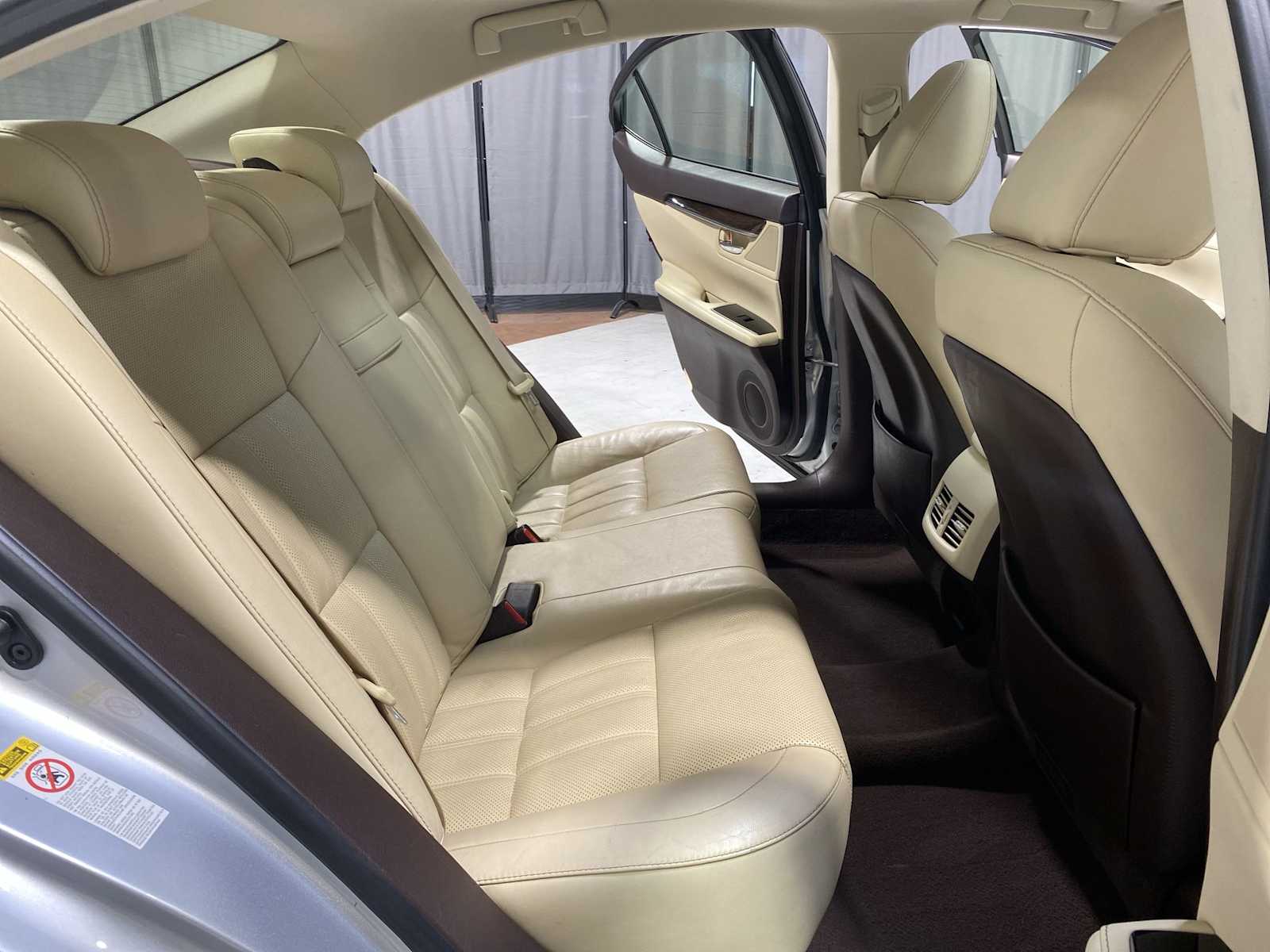 Thumbnail: 2016 Lexus ES - 13