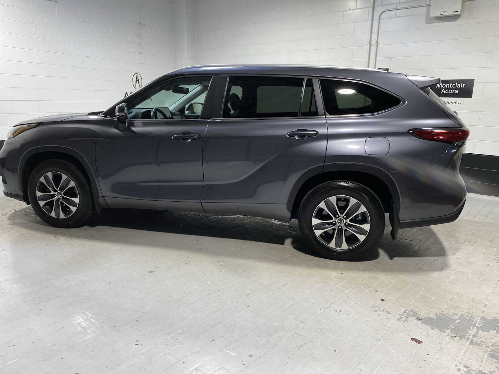 Thumbnail: 2023 Toyota Highlander - 3