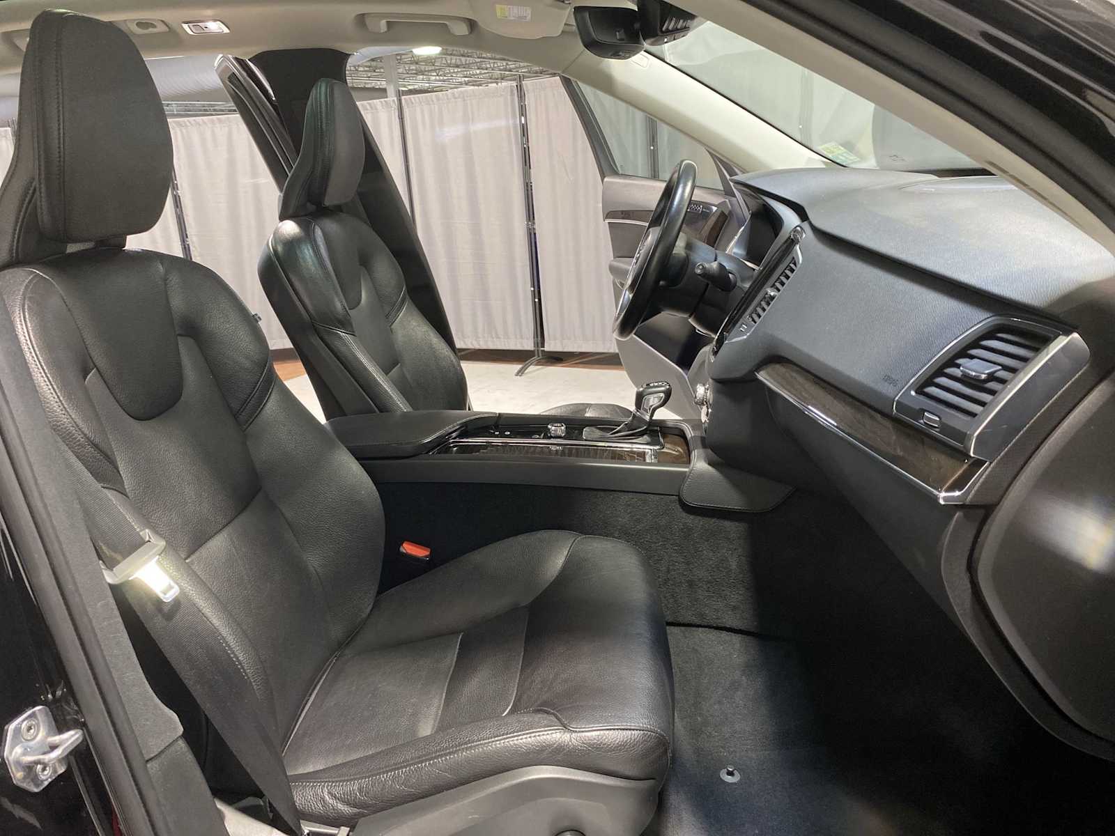Thumbnail: 2019 Volvo XC90 - 14