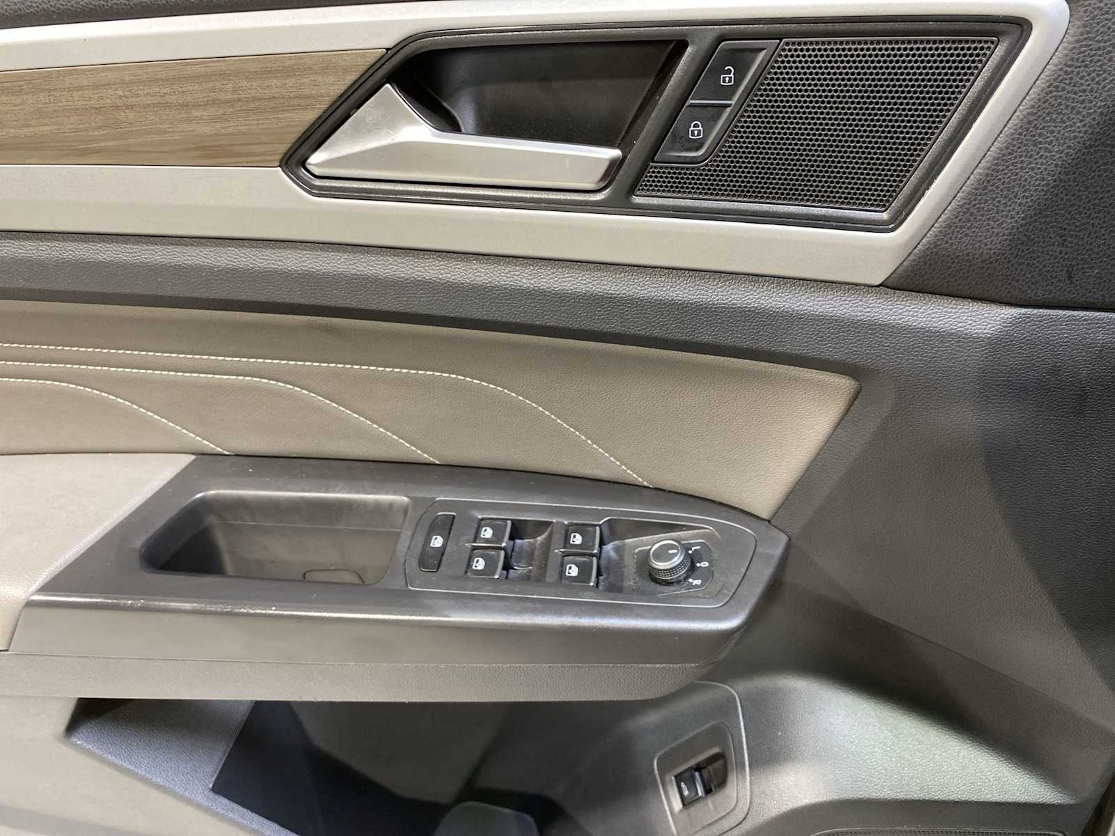 Thumbnail: 2022 Volkswagen Atlas - 23