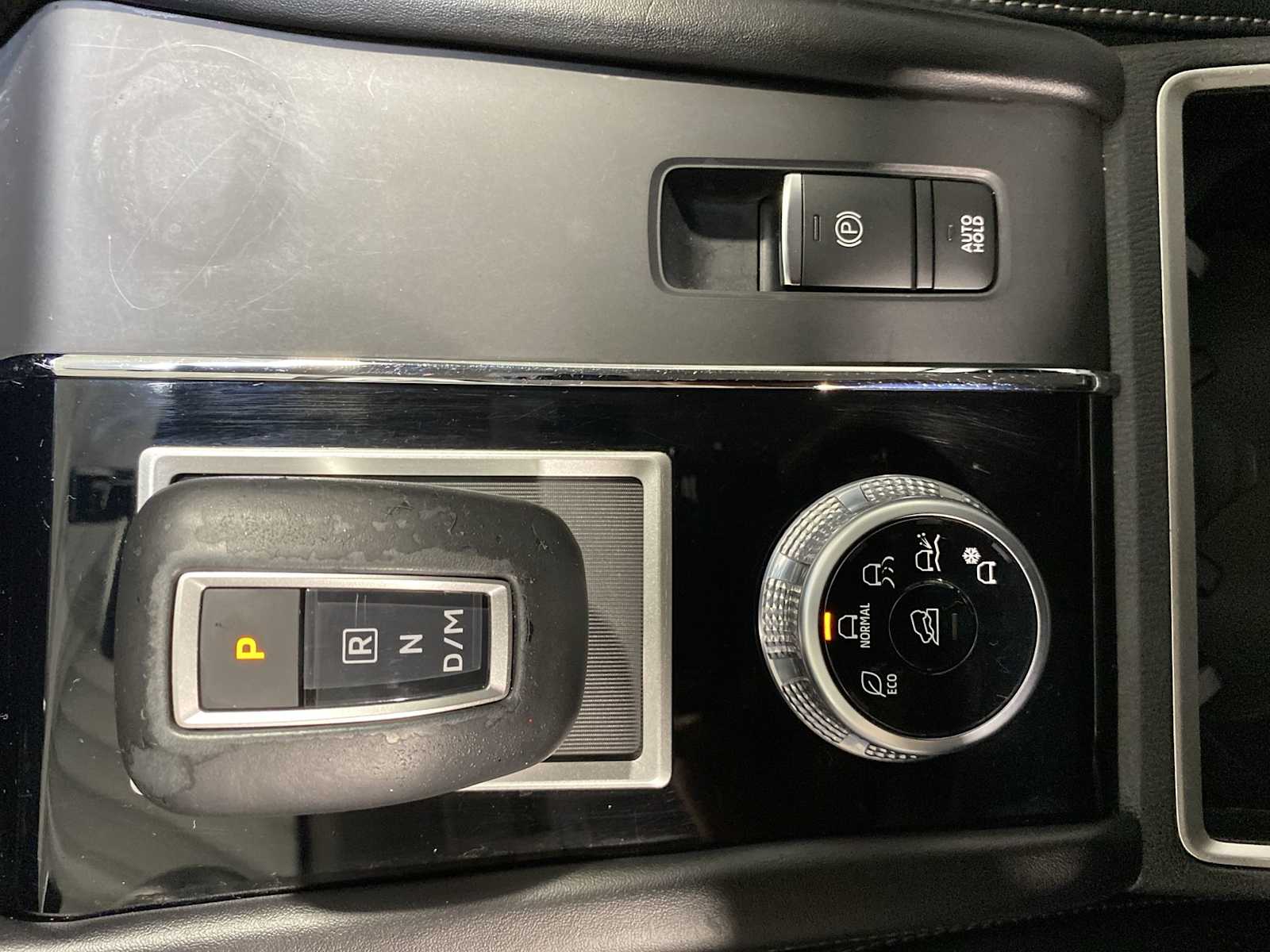 Thumbnail: 2022 Mitsubishi Outlander - 17