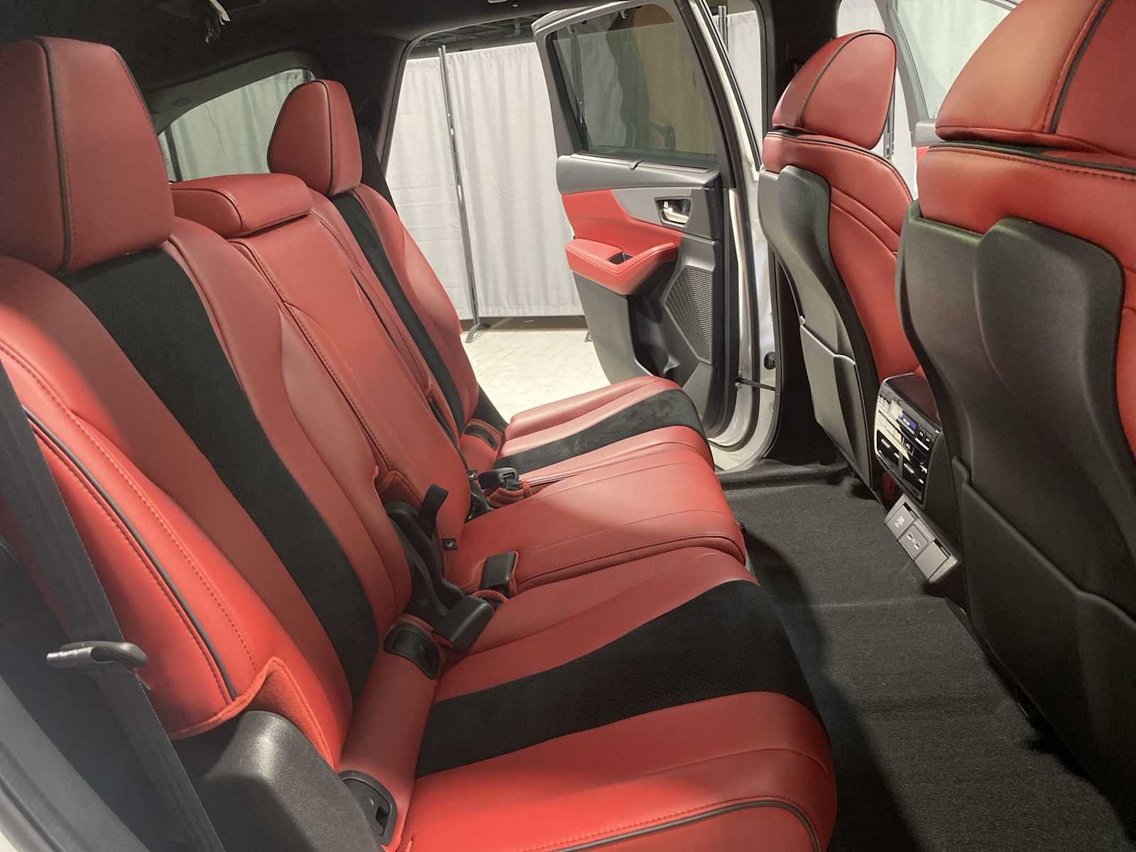 Thumbnail: 2023 Acura MDX - 13