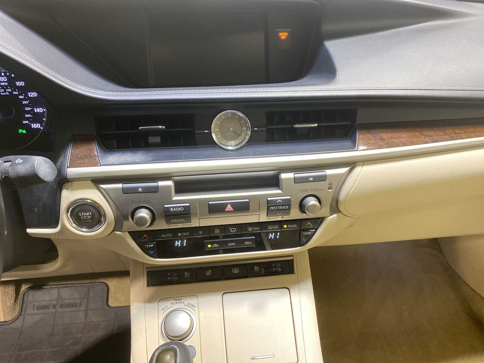 Thumbnail: 2015 Lexus ES - 16