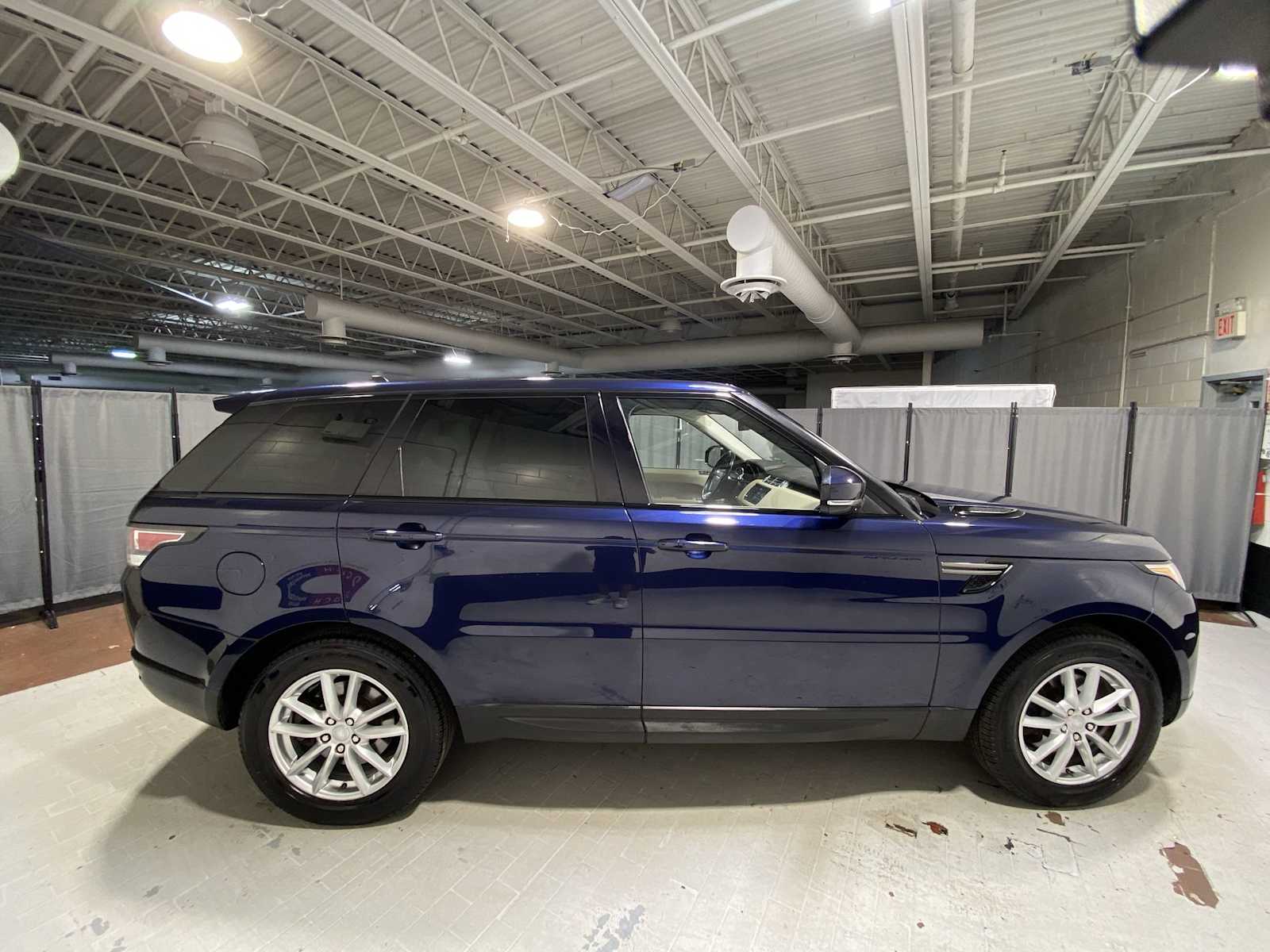 Thumbnail: 2016 Land Rover Range Rover Sport - 27