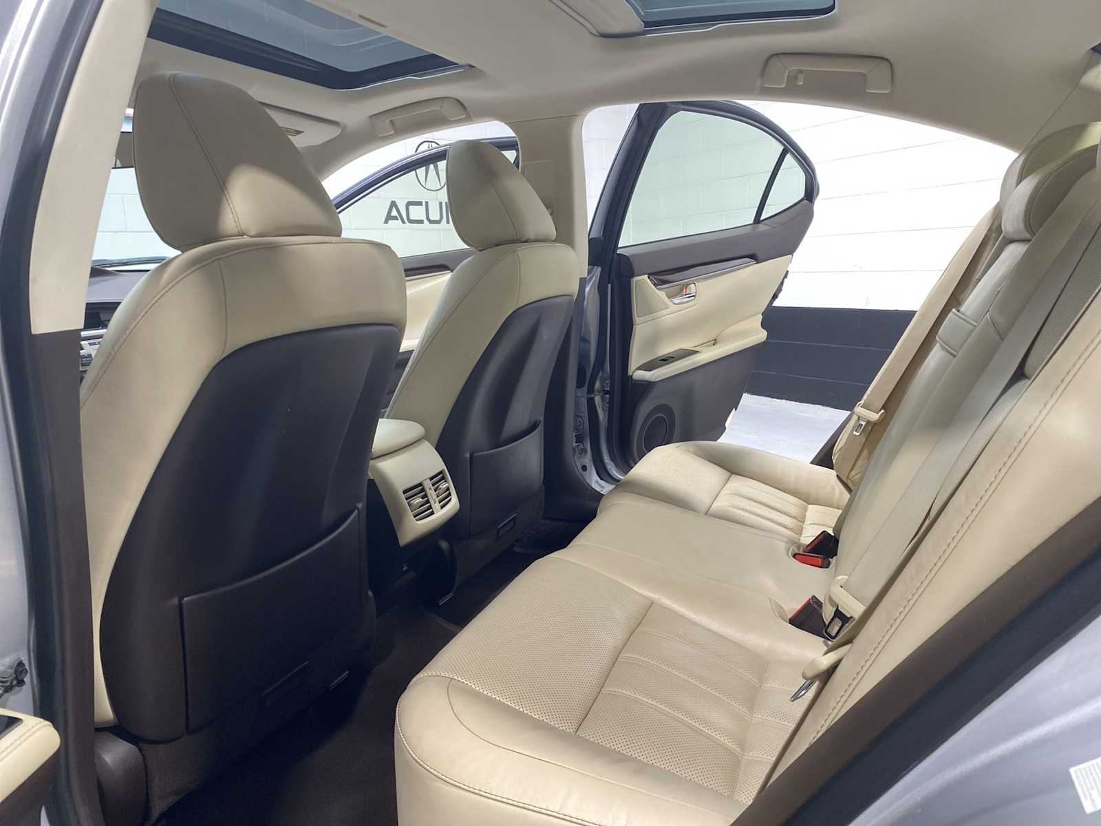 Thumbnail: 2016 Lexus ES - 12