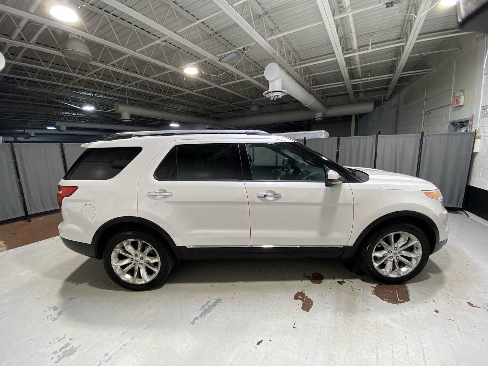 Thumbnail: 2014 Ford Explorer - 27