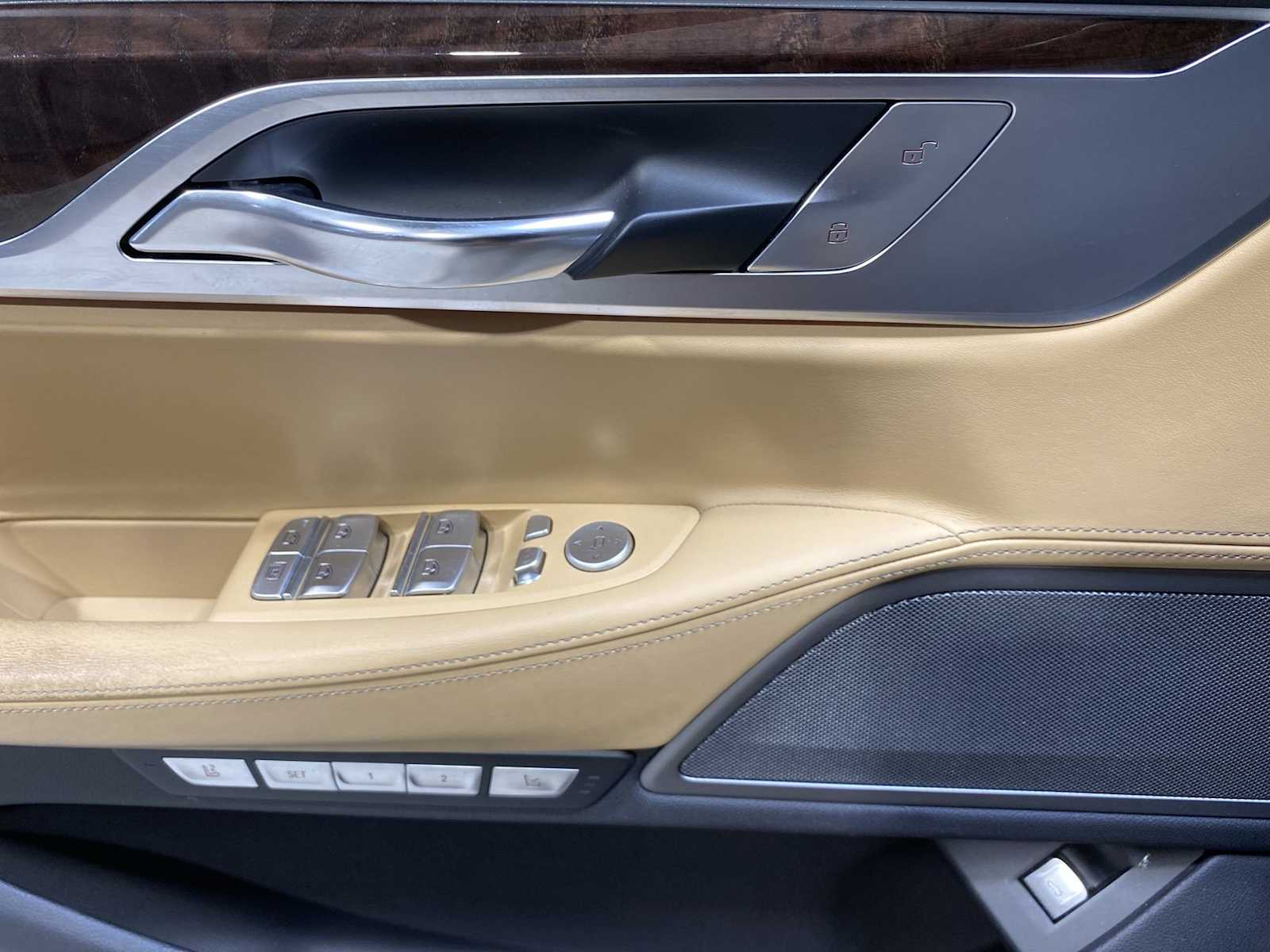 Thumbnail: 2016 BMW 7 Series - 23