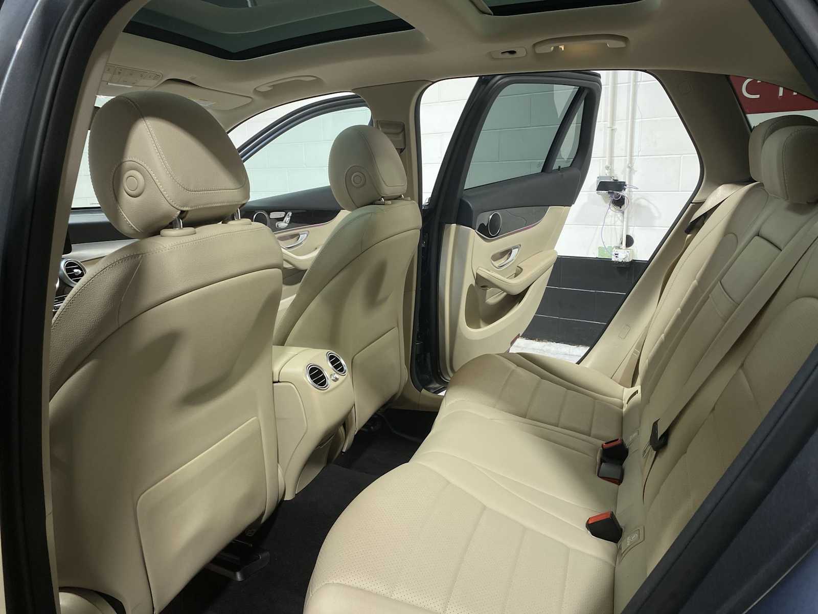 Thumbnail: 2022 Mercedes-Benz GLC - 12