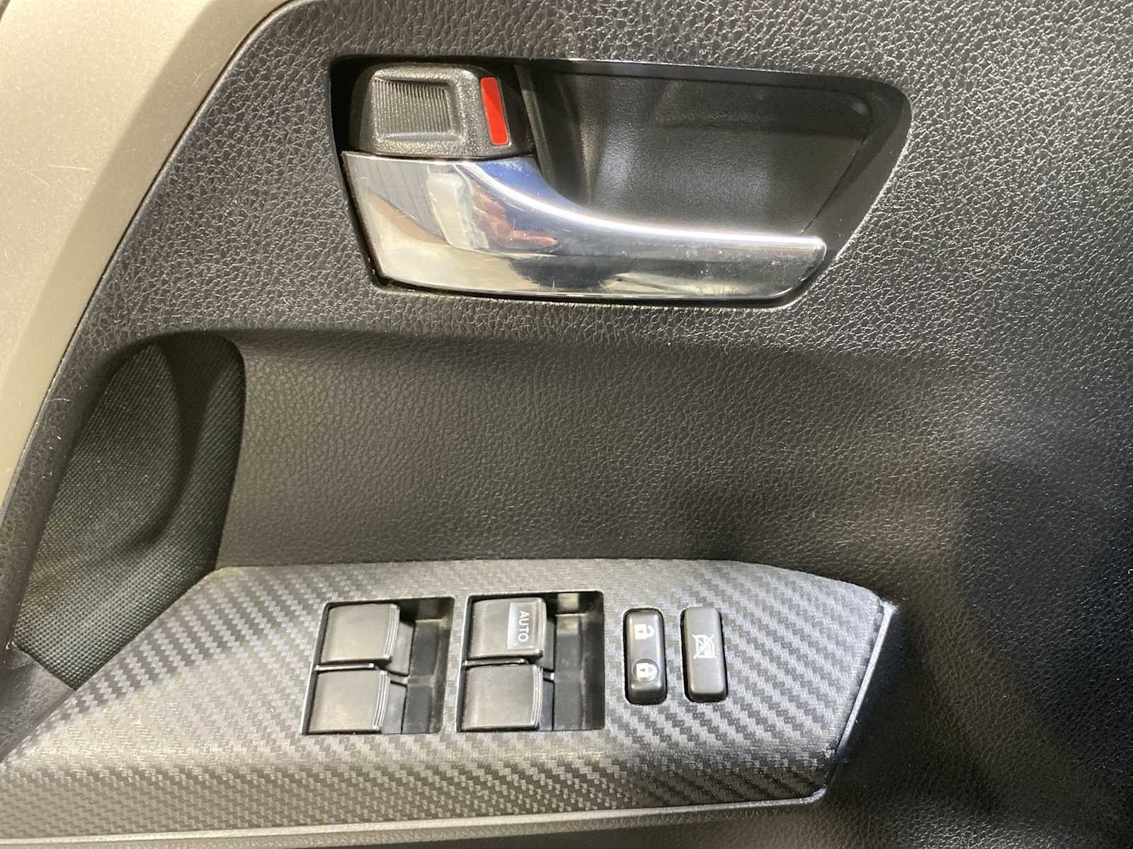 Thumbnail: 2015 Toyota RAV4 - 23