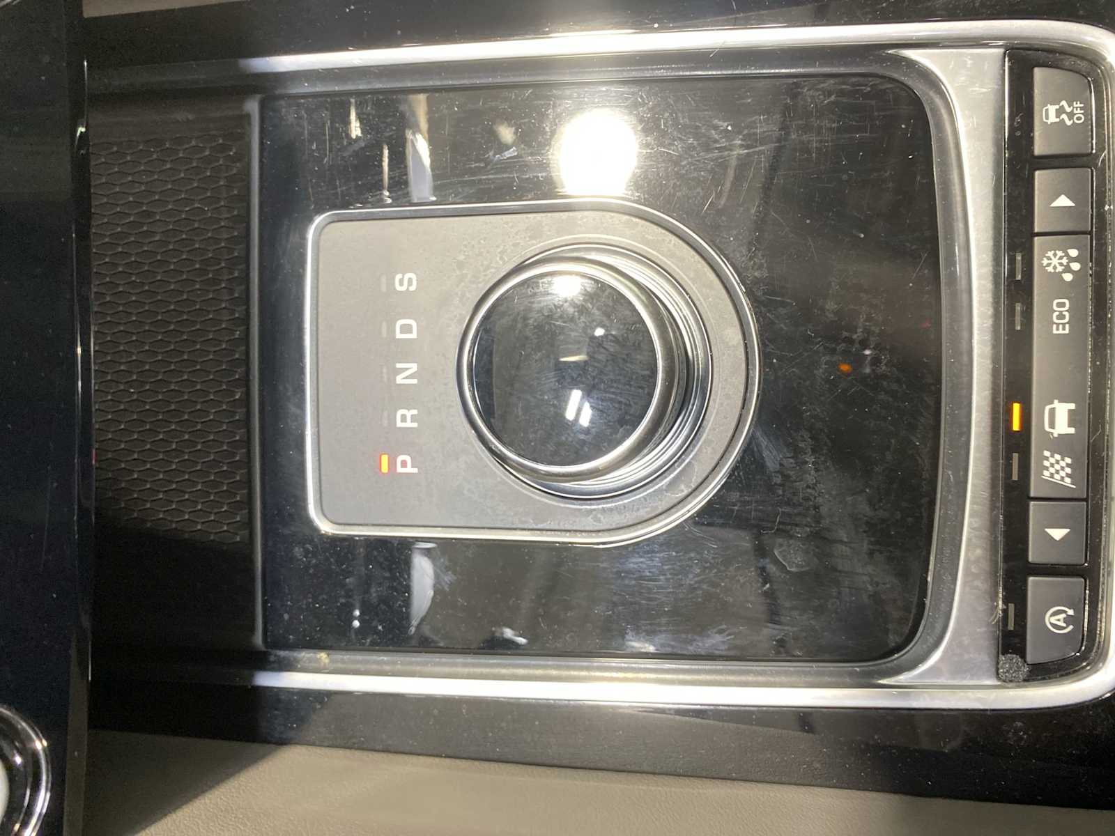 Thumbnail: 2017 Jaguar F-Pace - 17