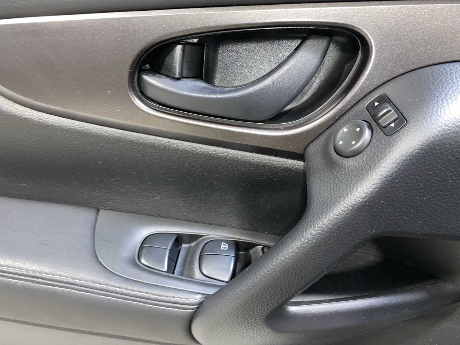Thumbnail: 2019 Nissan Rogue Sport - 23