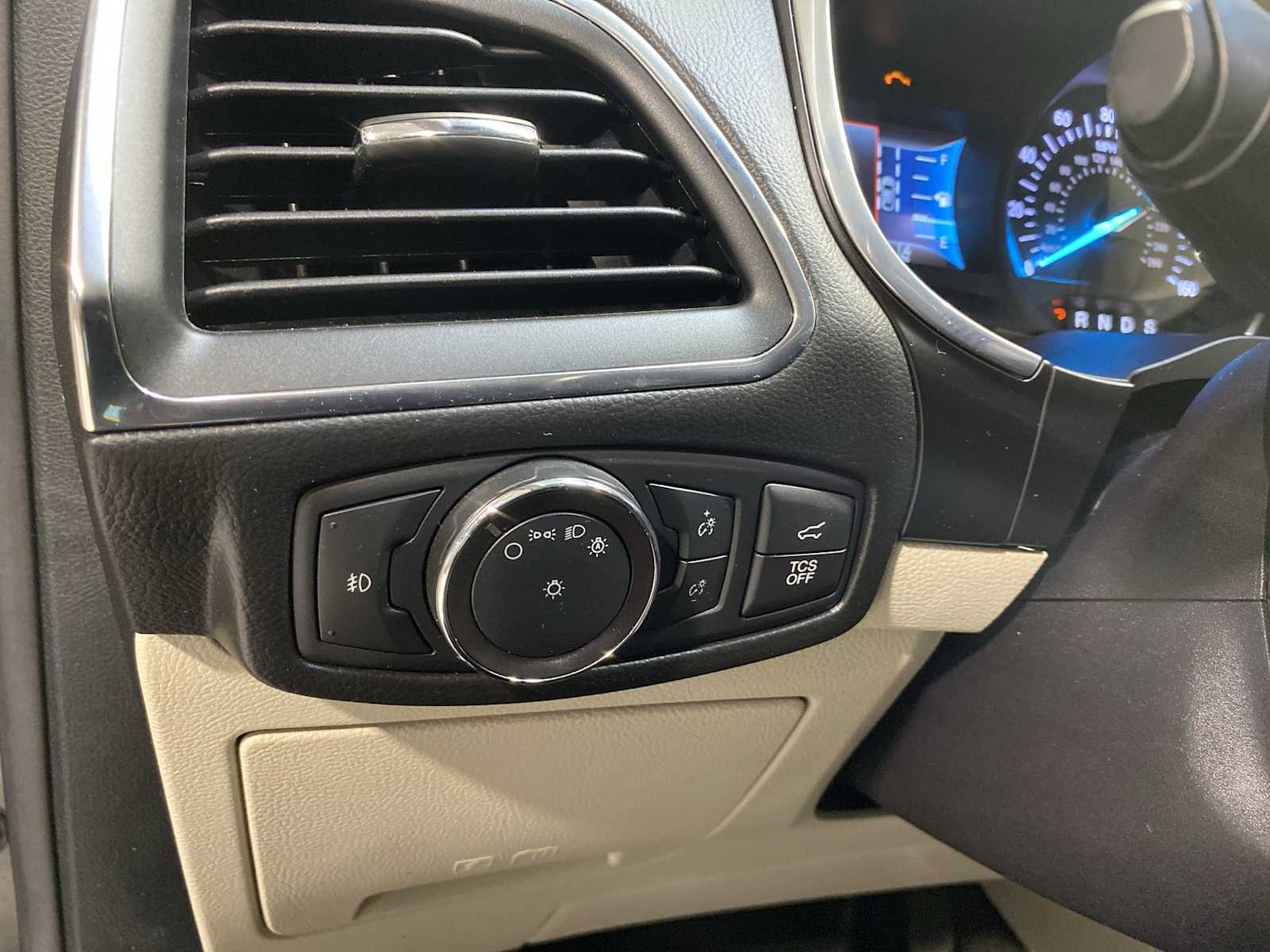 Thumbnail: 2019 Ford Edge - 24