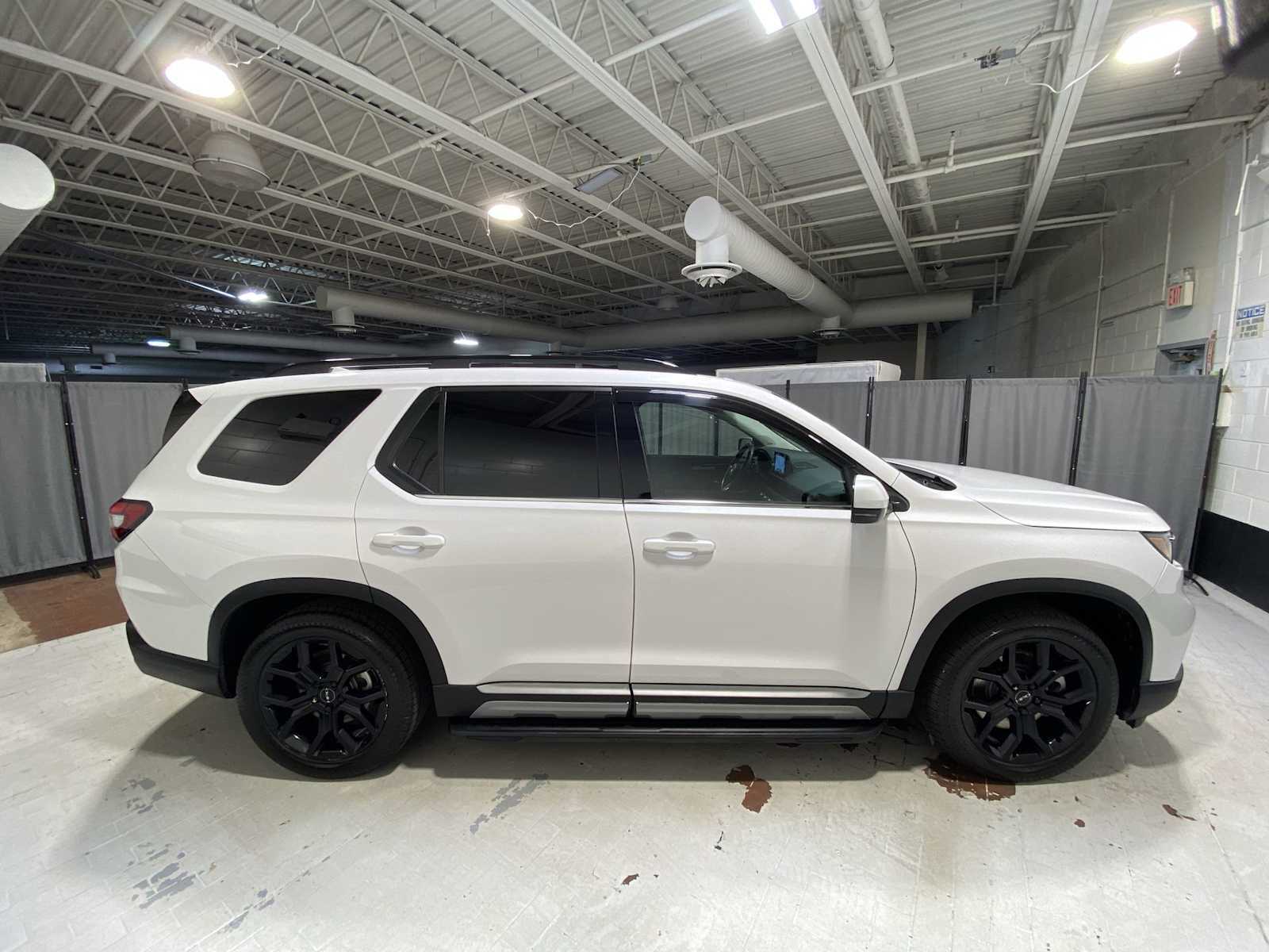 Thumbnail: 2025 Honda Pilot - 27