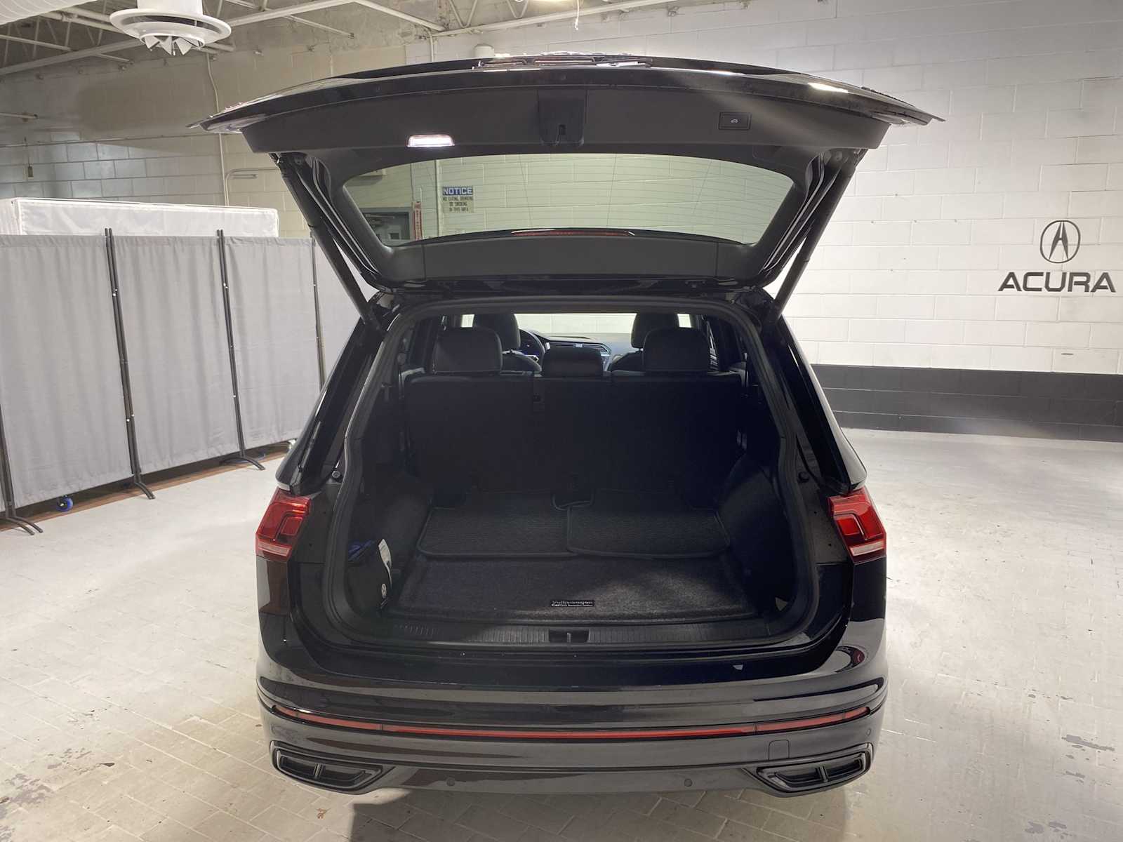 Thumbnail: 2022 Volkswagen Tiguan - 19