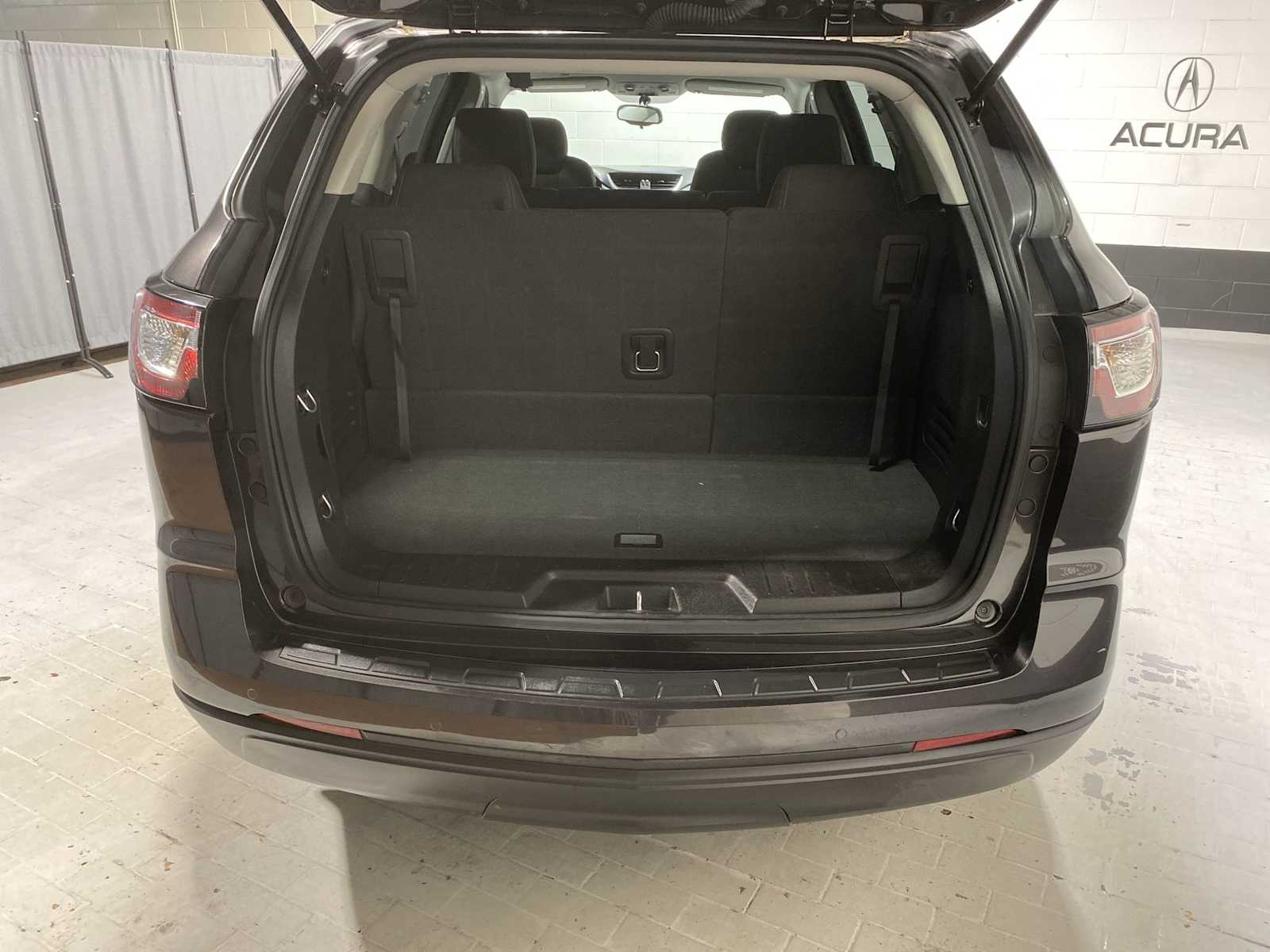 Thumbnail: 2016 Chevrolet Traverse - 18