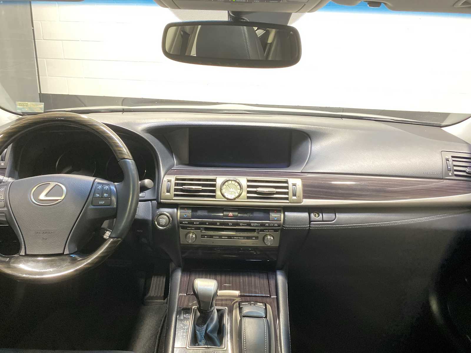 Thumbnail: 2014 Lexus LS - 10