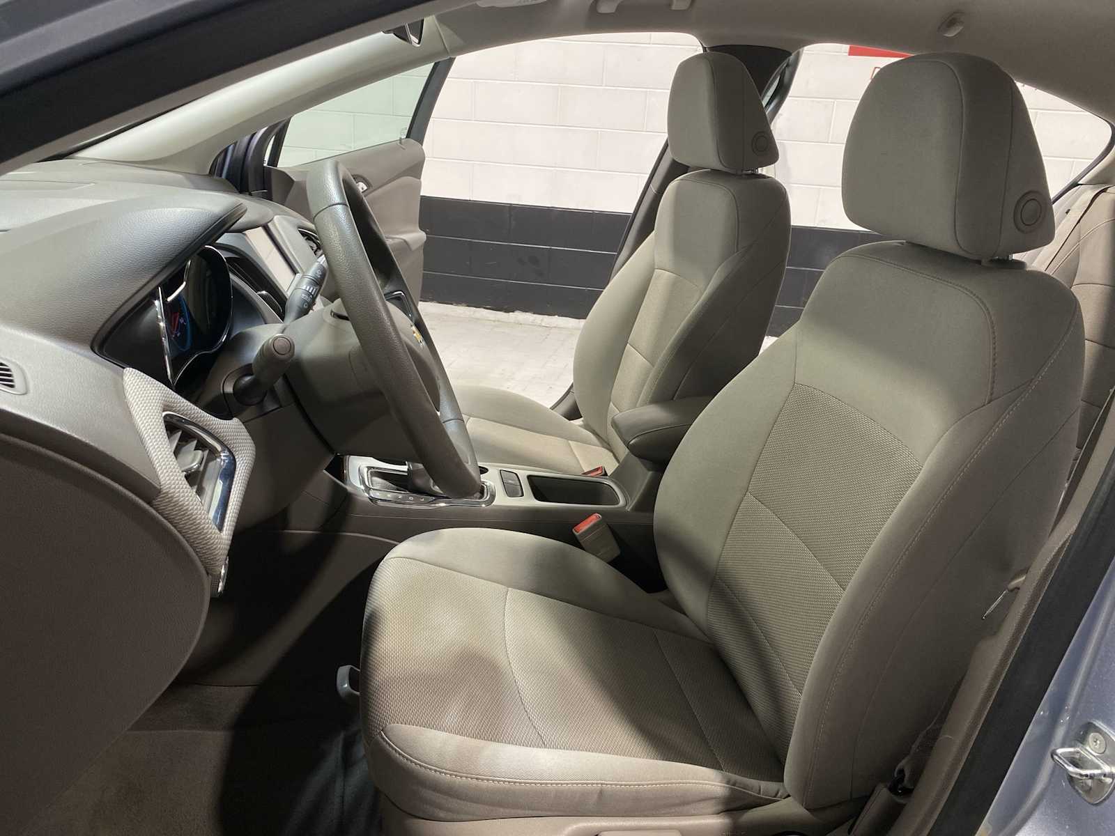 Thumbnail: 2018 Chevrolet Cruze - 11