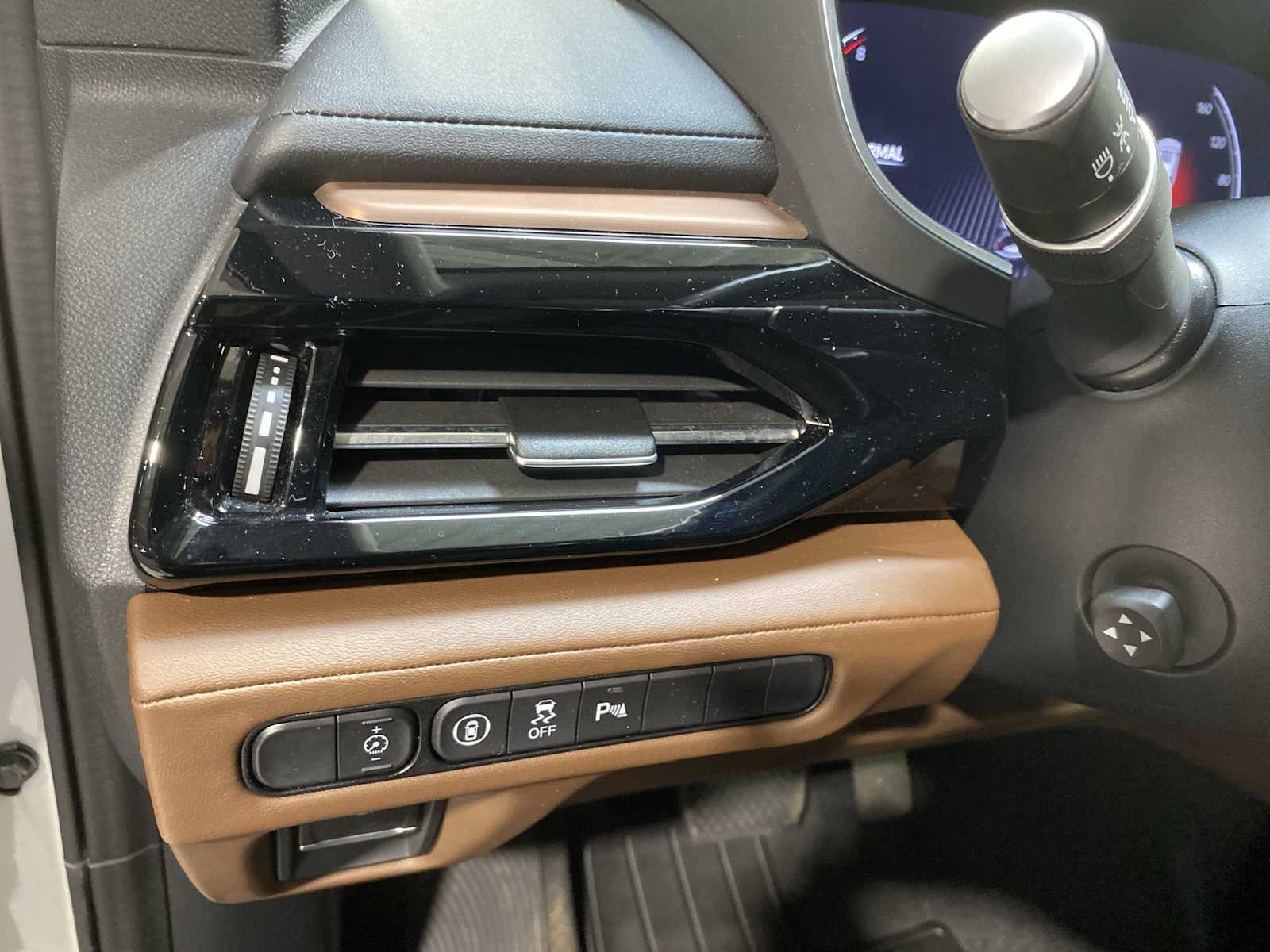 Thumbnail: 2023 Acura MDX - 24