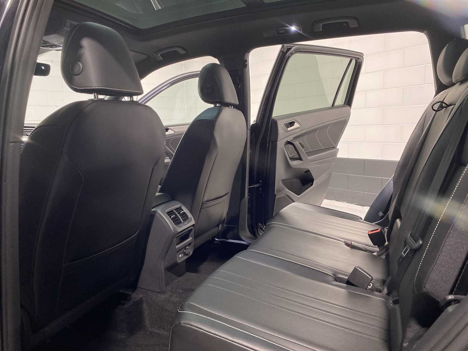 Thumbnail: 2022 Volkswagen Tiguan - 12