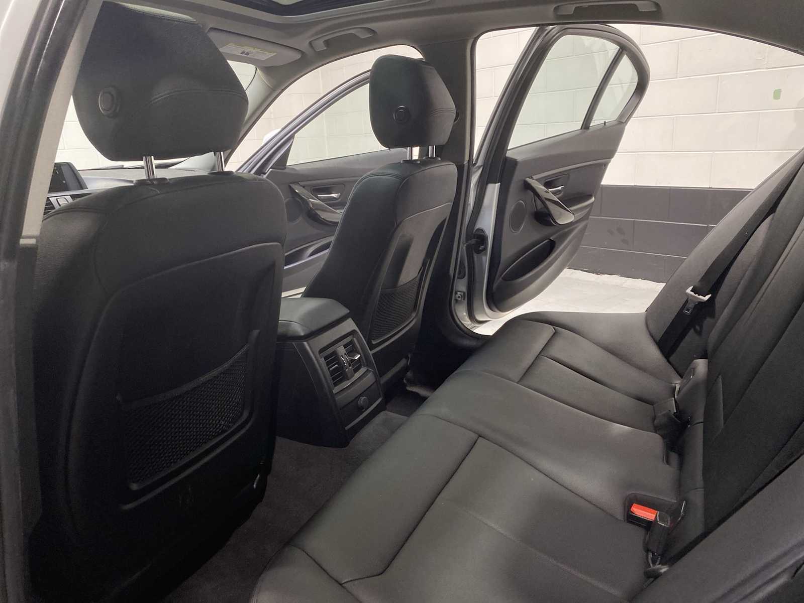 Thumbnail: 2015 BMW 3 Series - 12