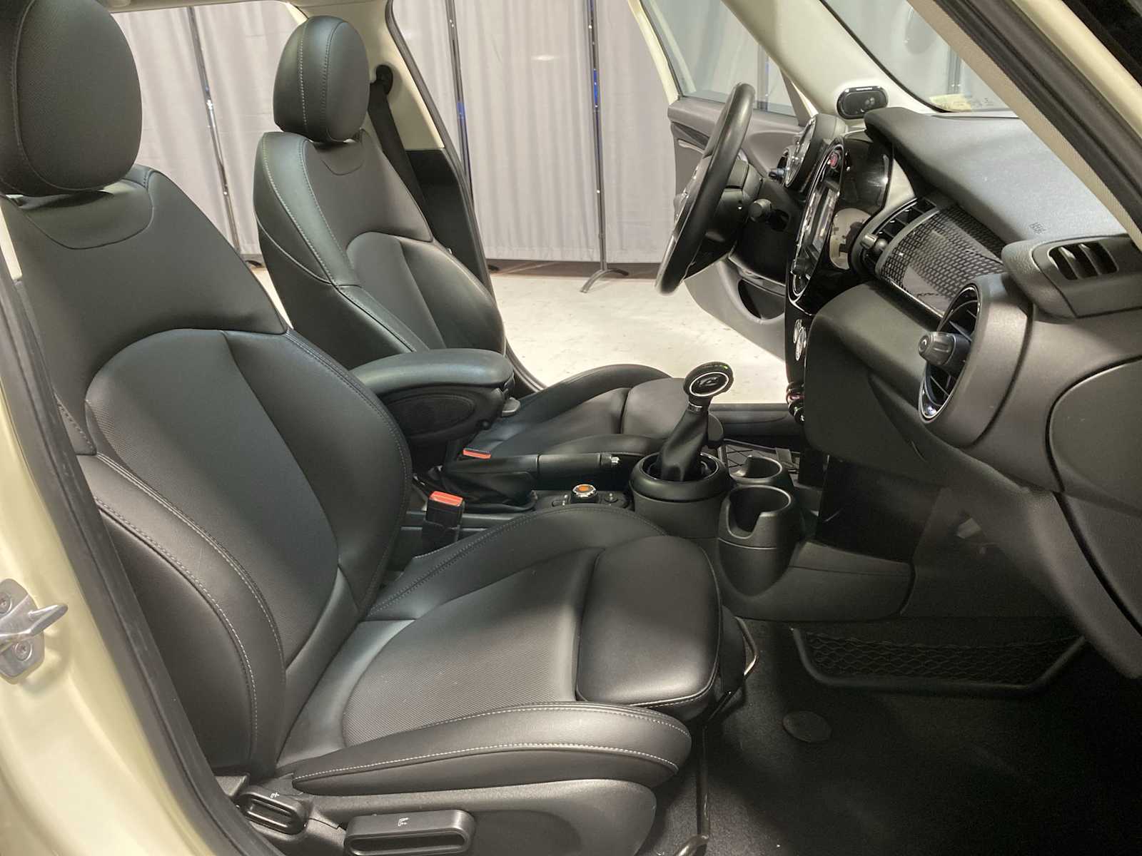 Thumbnail: 2018 MINI Cooper Hardtop - 14