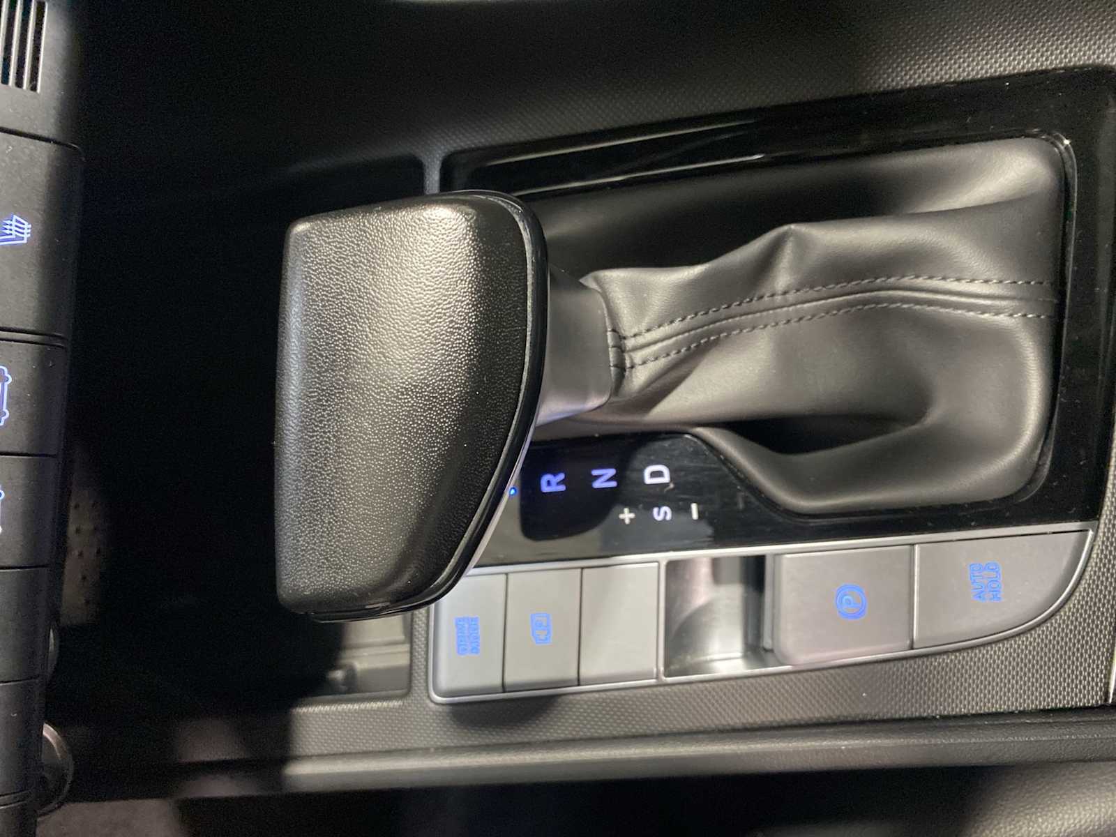 Thumbnail: 2023 Hyundai Elantra - 17