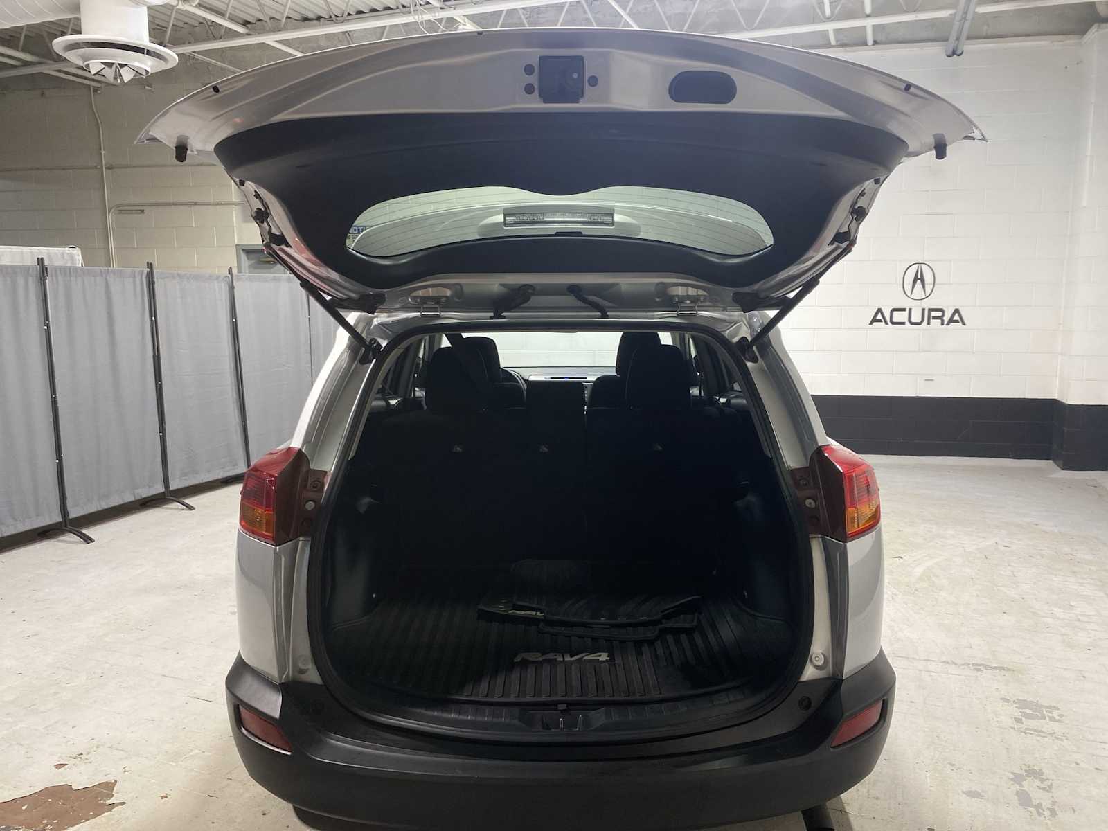 Thumbnail: 2015 Toyota RAV4 - 19