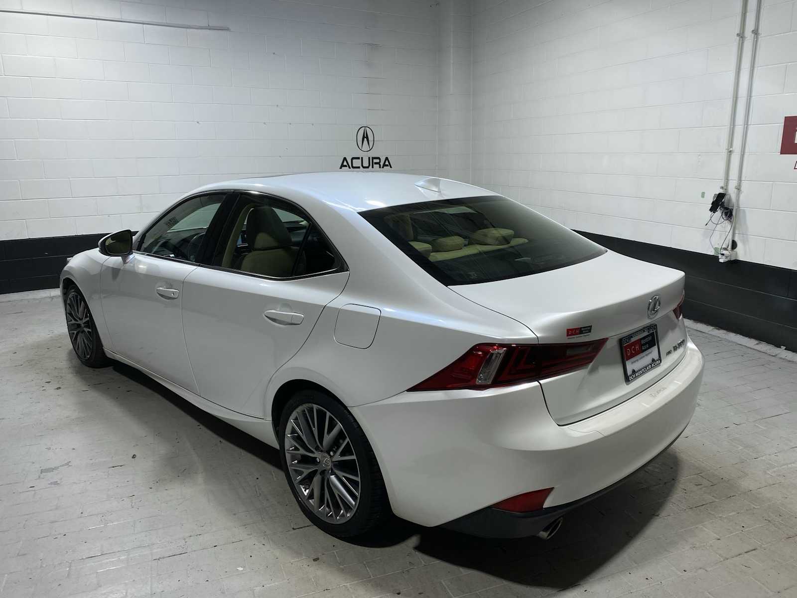 Thumbnail: 2016 Lexus IS - 4