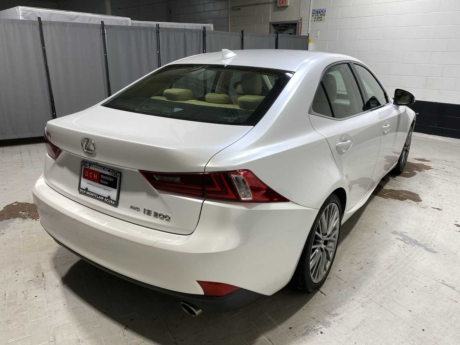 Thumbnail: 2016 Lexus IS - 26