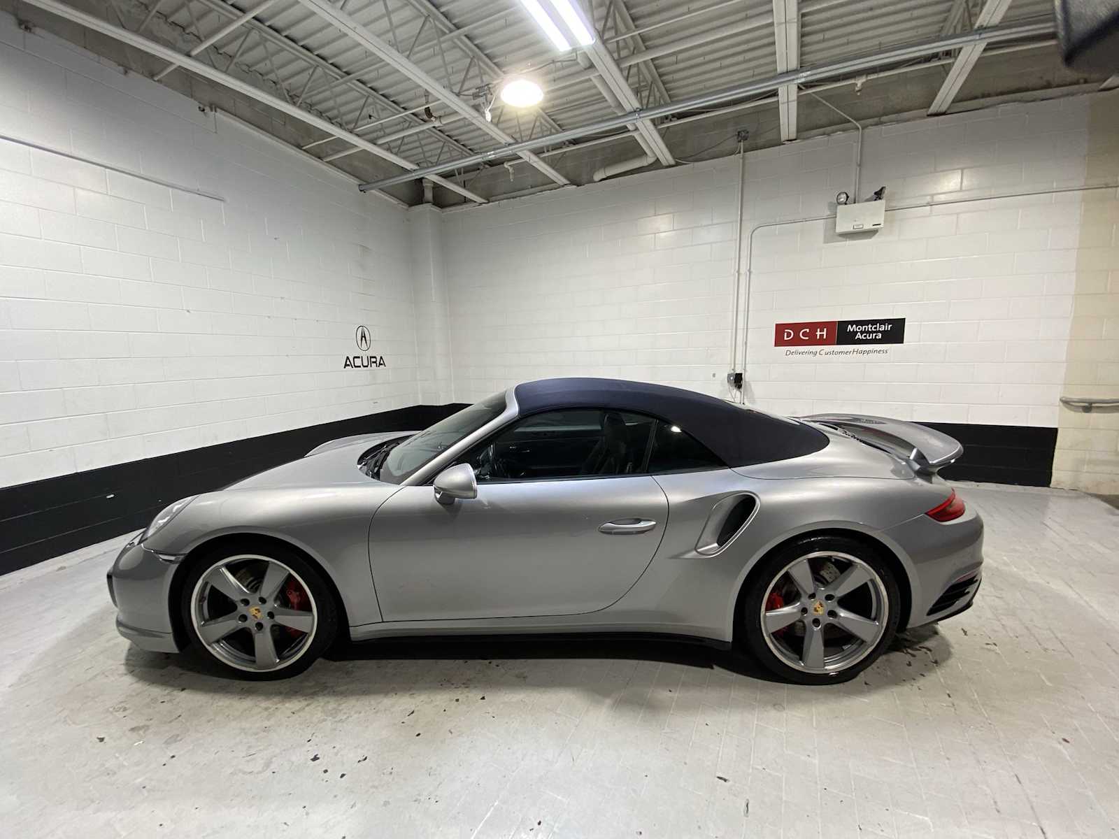 Thumbnail: 2017 Porsche 911 - 3