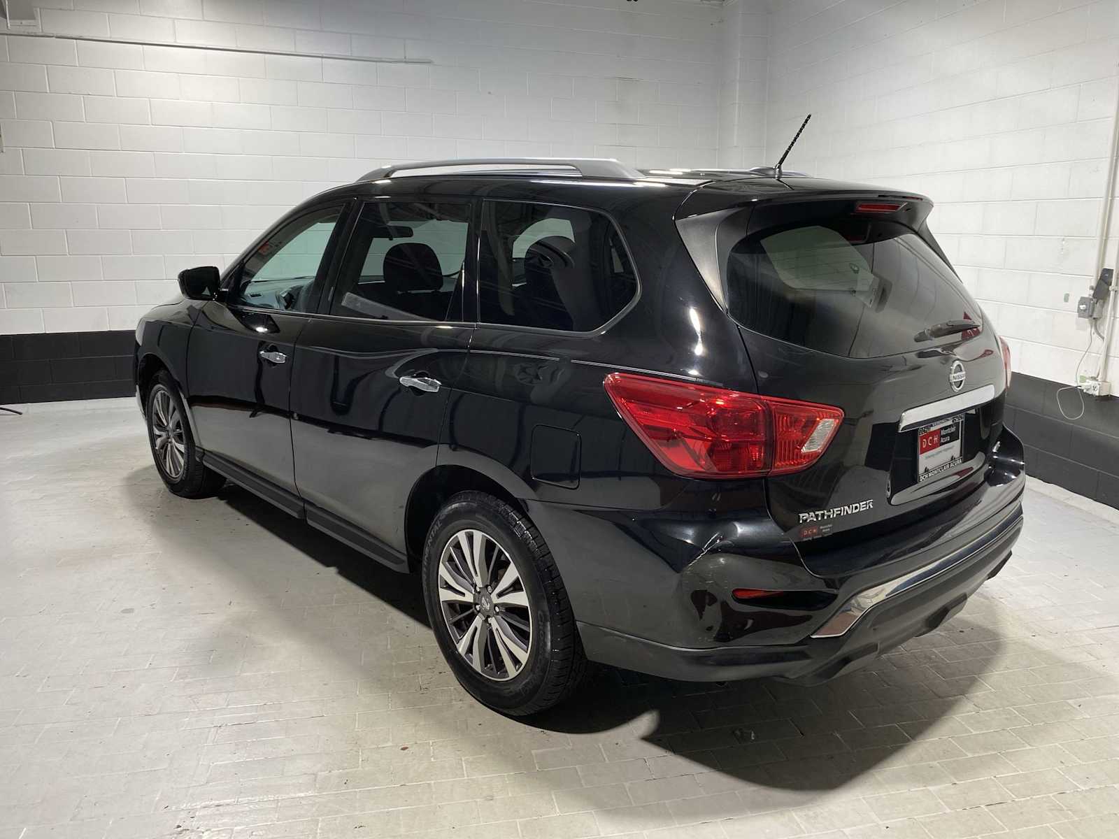 Thumbnail: 2017 Nissan Pathfinder - 4
