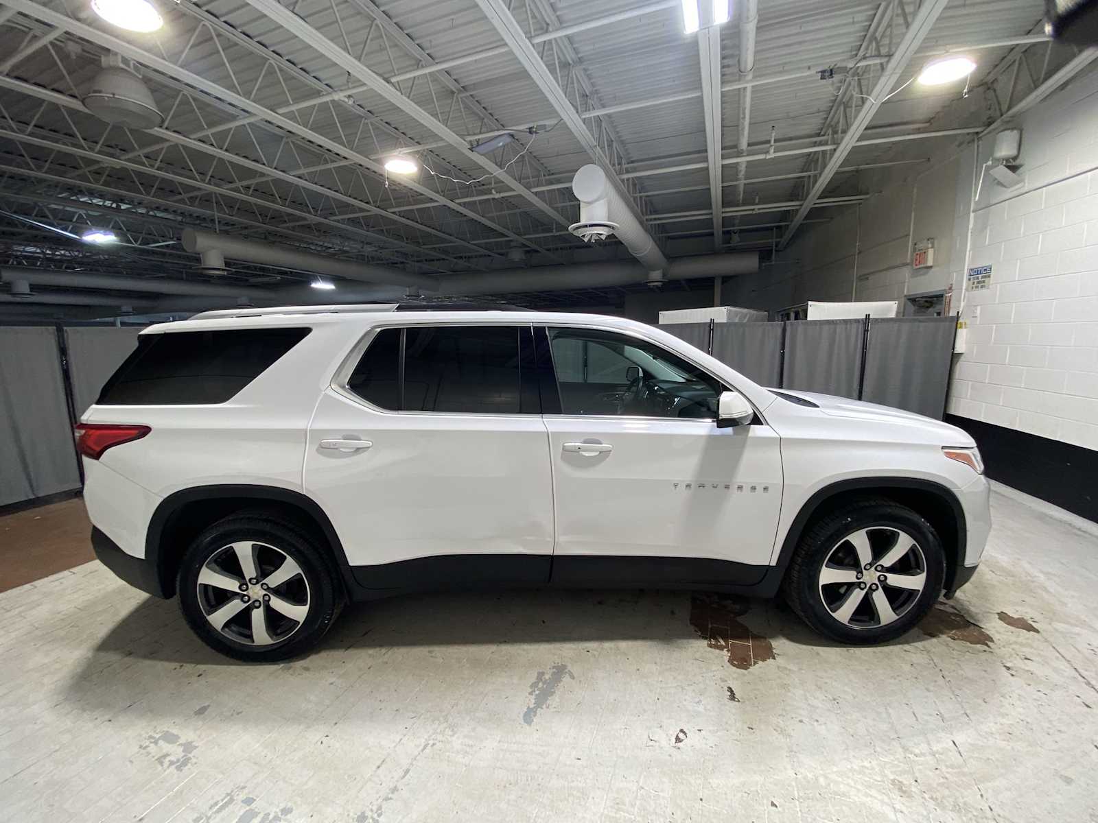 Thumbnail: 2018 Chevrolet Traverse - 27