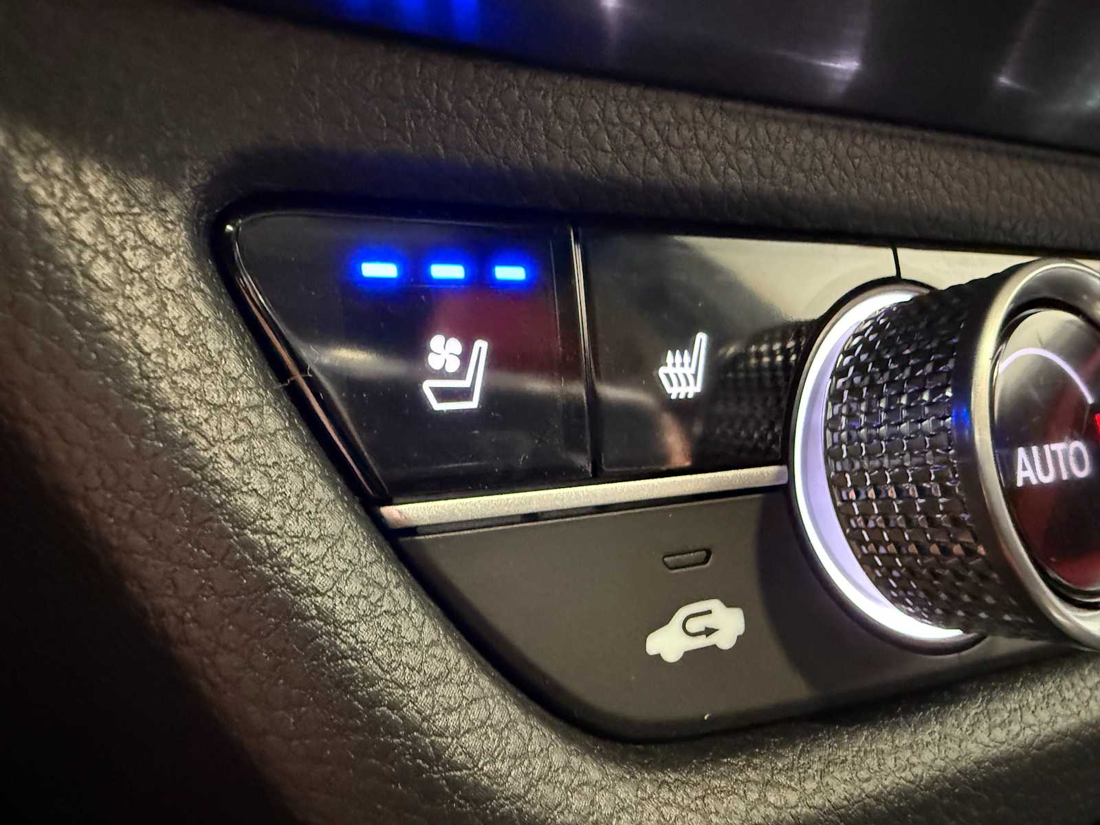 Thumbnail: 2025 Acura ADX - 21