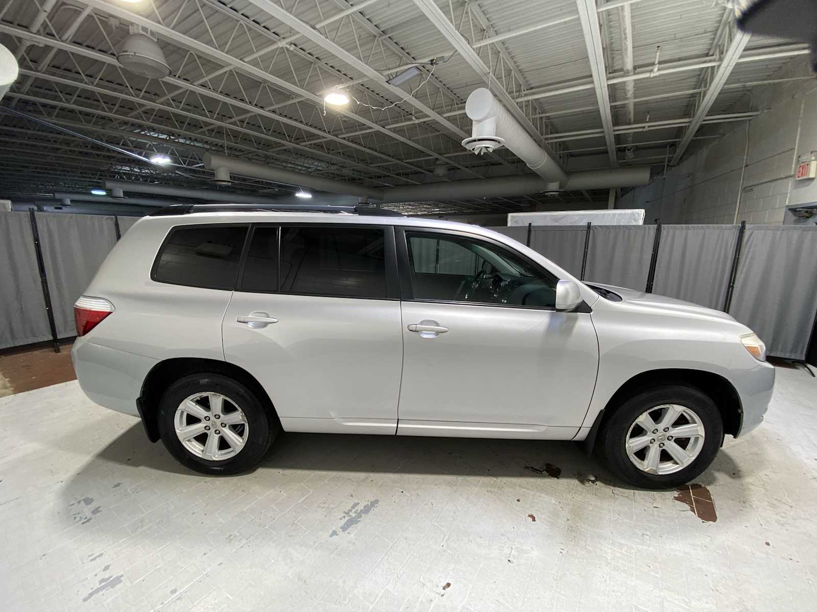 Thumbnail: 2010 Toyota Highlander - 27