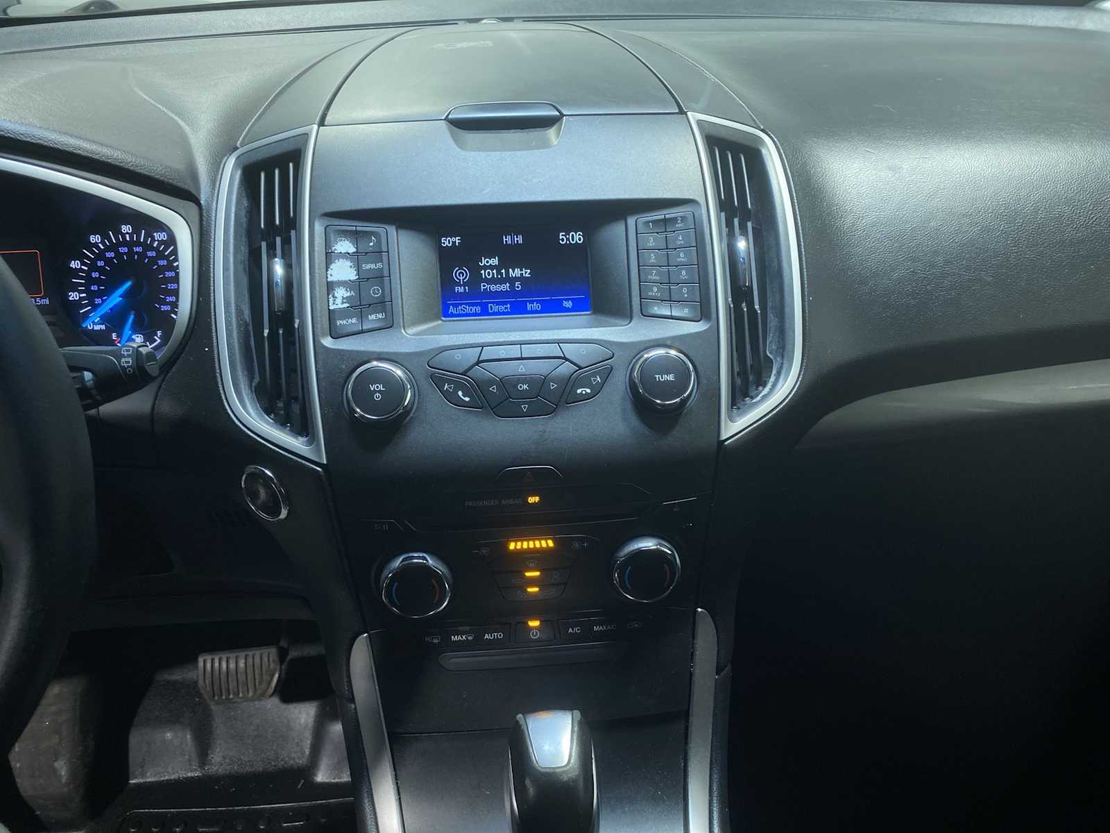 Thumbnail: 2015 Ford Edge - 16